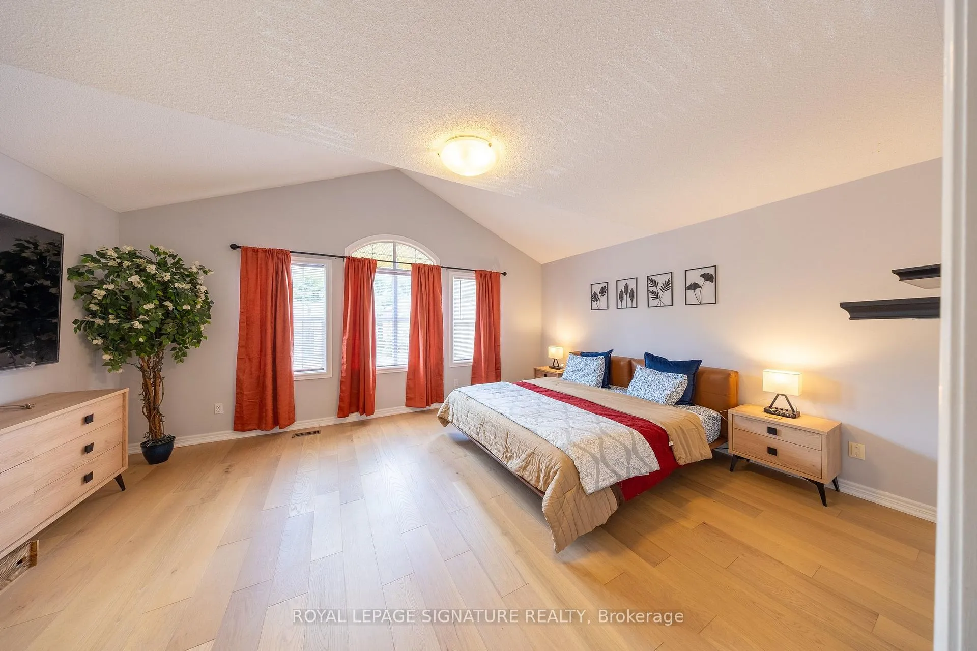 Photo 17 of 2299 Yorktown Circle, Mississauga, Central Erin Mills — HOMEH