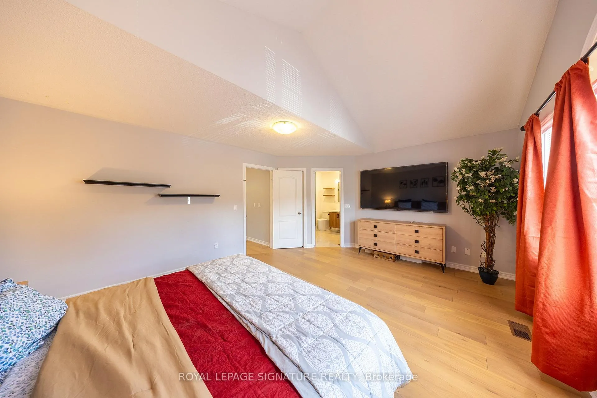 Photo 19 of 2299 Yorktown Circle, Mississauga, Central Erin Mills — HOMEH
