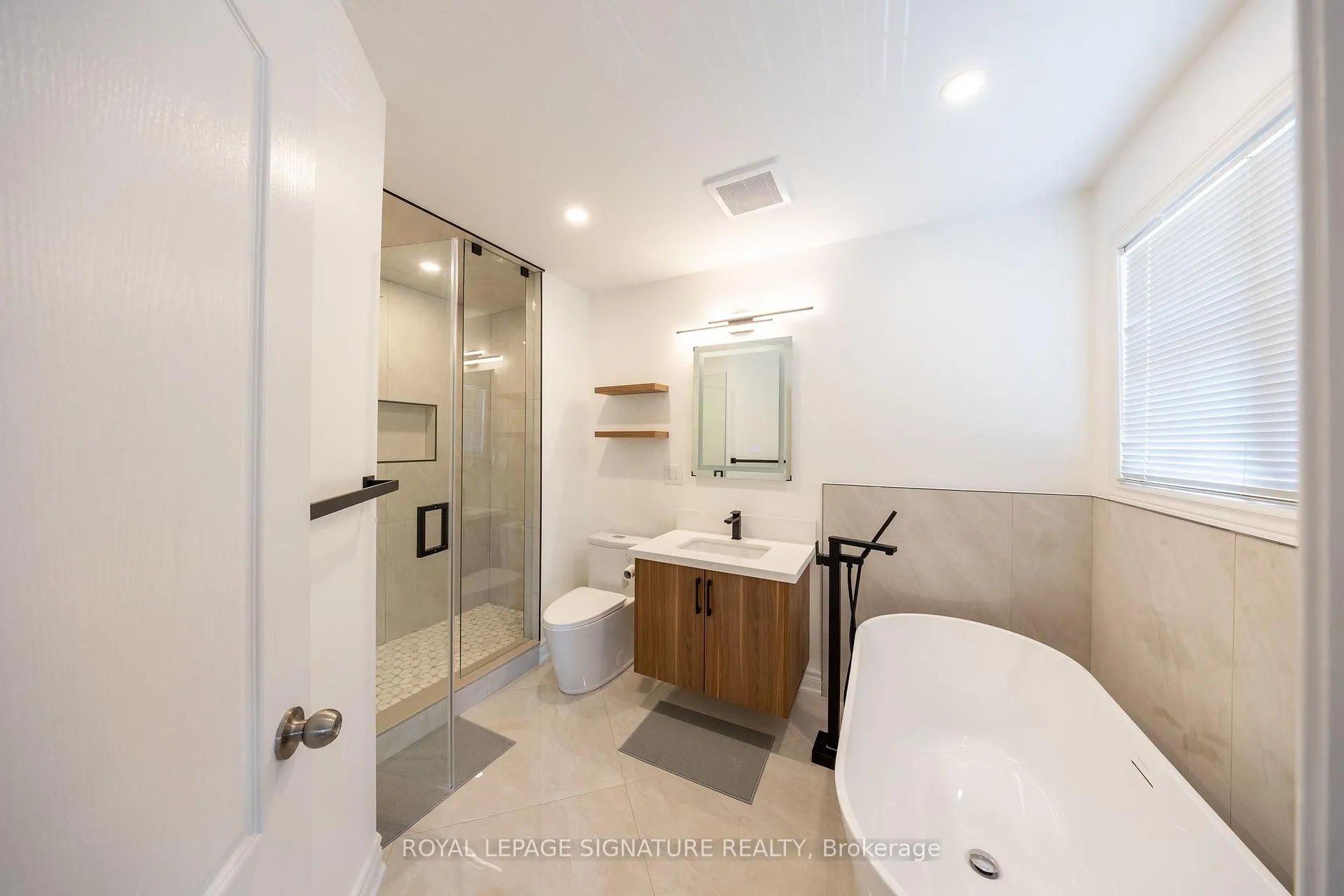 Photo 20 of 2299 Yorktown Circle, Mississauga, Central Erin Mills — HOMEH