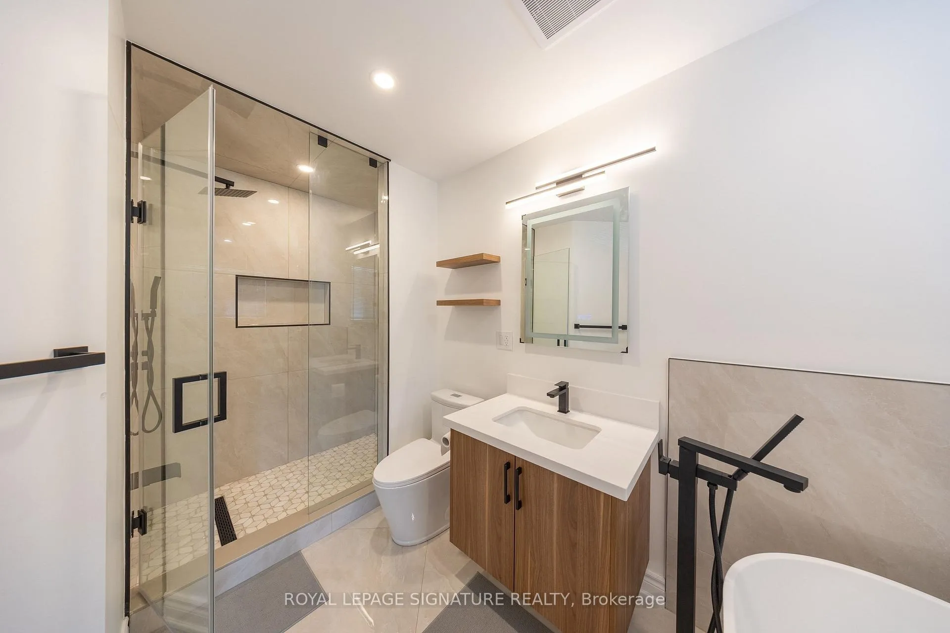 Photo 21 of 2299 Yorktown Circle, Mississauga, Central Erin Mills — HOMEH