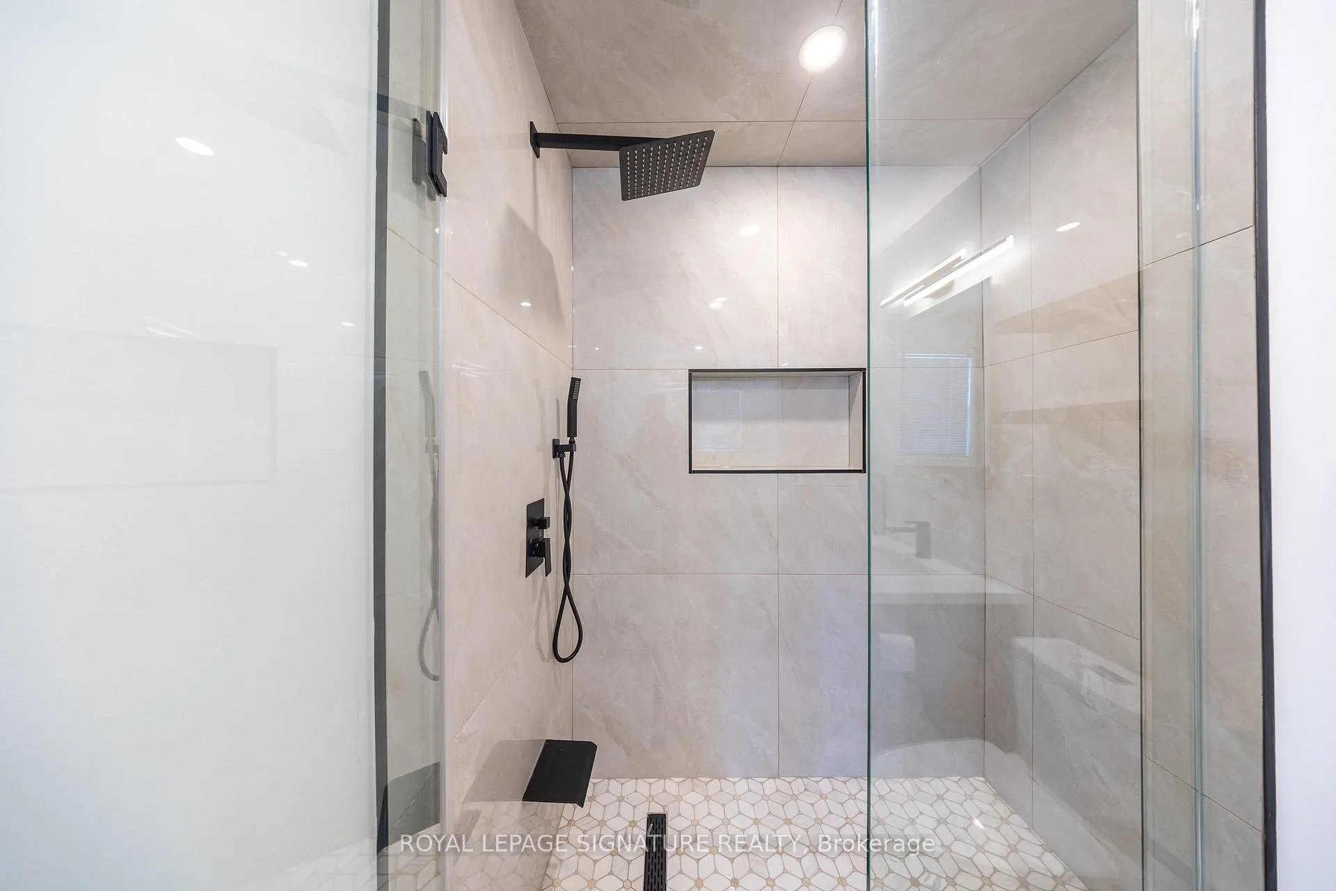 Photo 22 of 2299 Yorktown Circle, Mississauga, Central Erin Mills — HOMEH