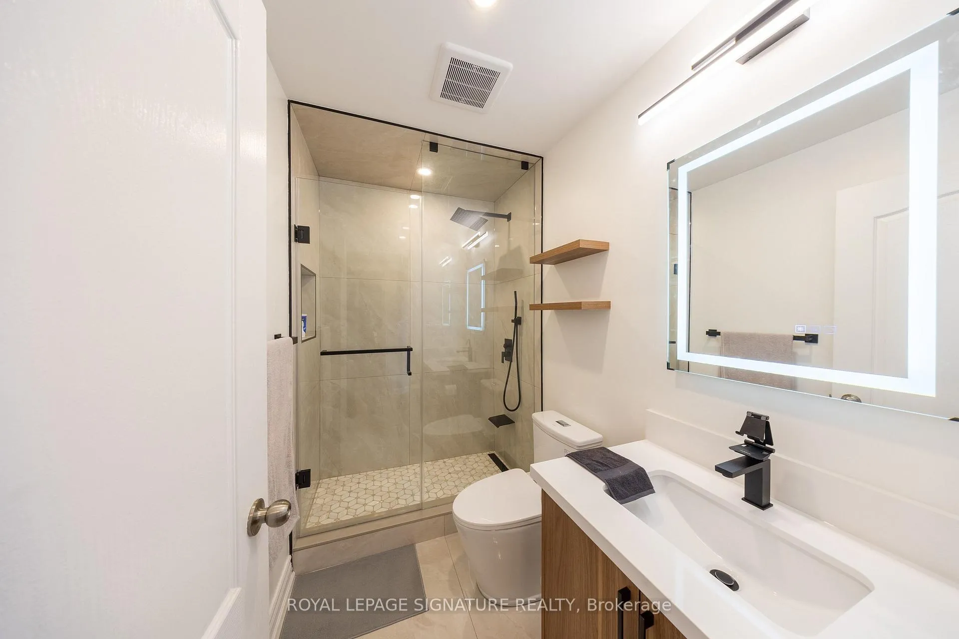 Photo 23 of 2299 Yorktown Circle, Mississauga, Central Erin Mills — HOMEH