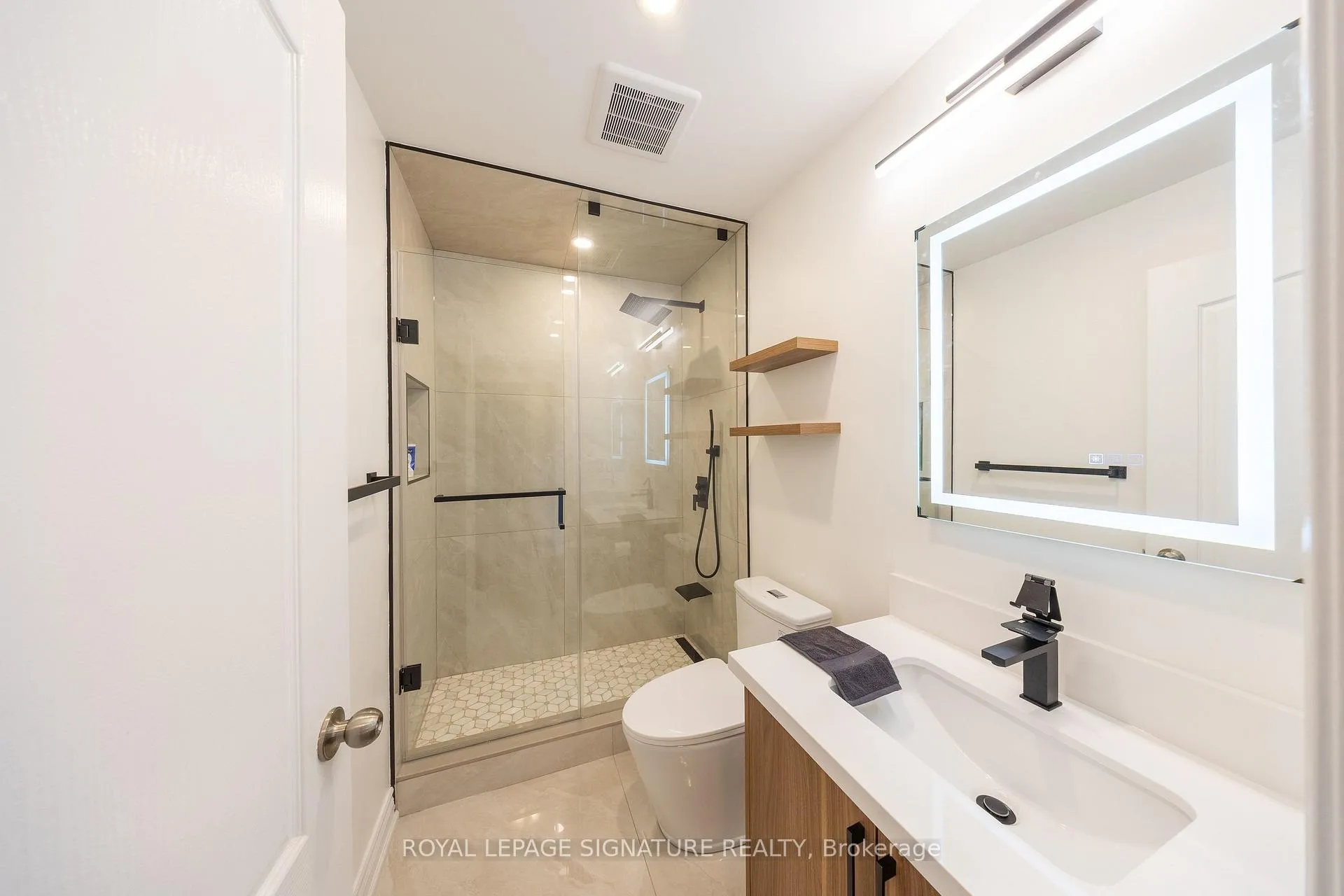 Photo 24 of 2299 Yorktown Circle, Mississauga, Central Erin Mills — HOMEH