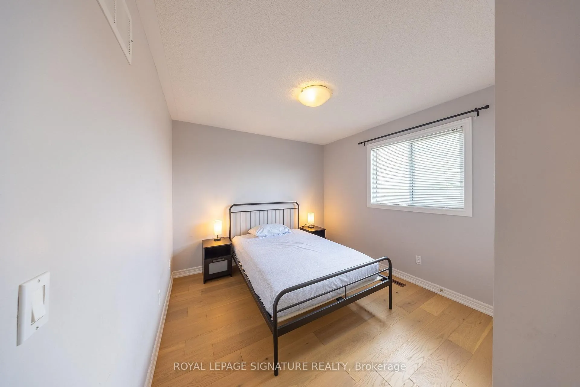 Photo 25 of 2299 Yorktown Circle, Mississauga, Central Erin Mills — HOMEH
