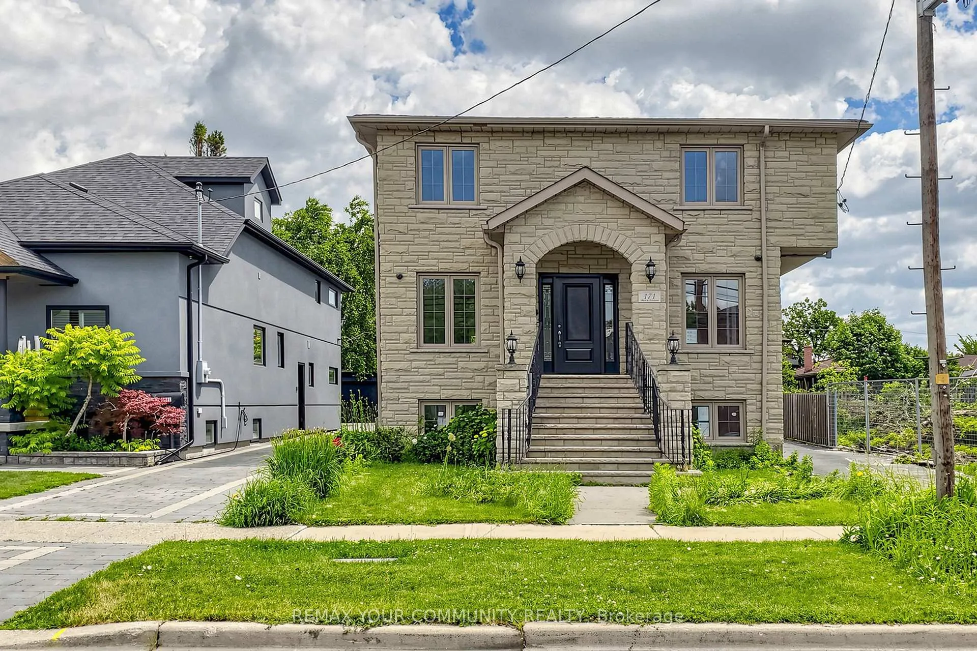 Photo 3 of 171 Beta Street, Etobicoke, Alderwood — HOMEH