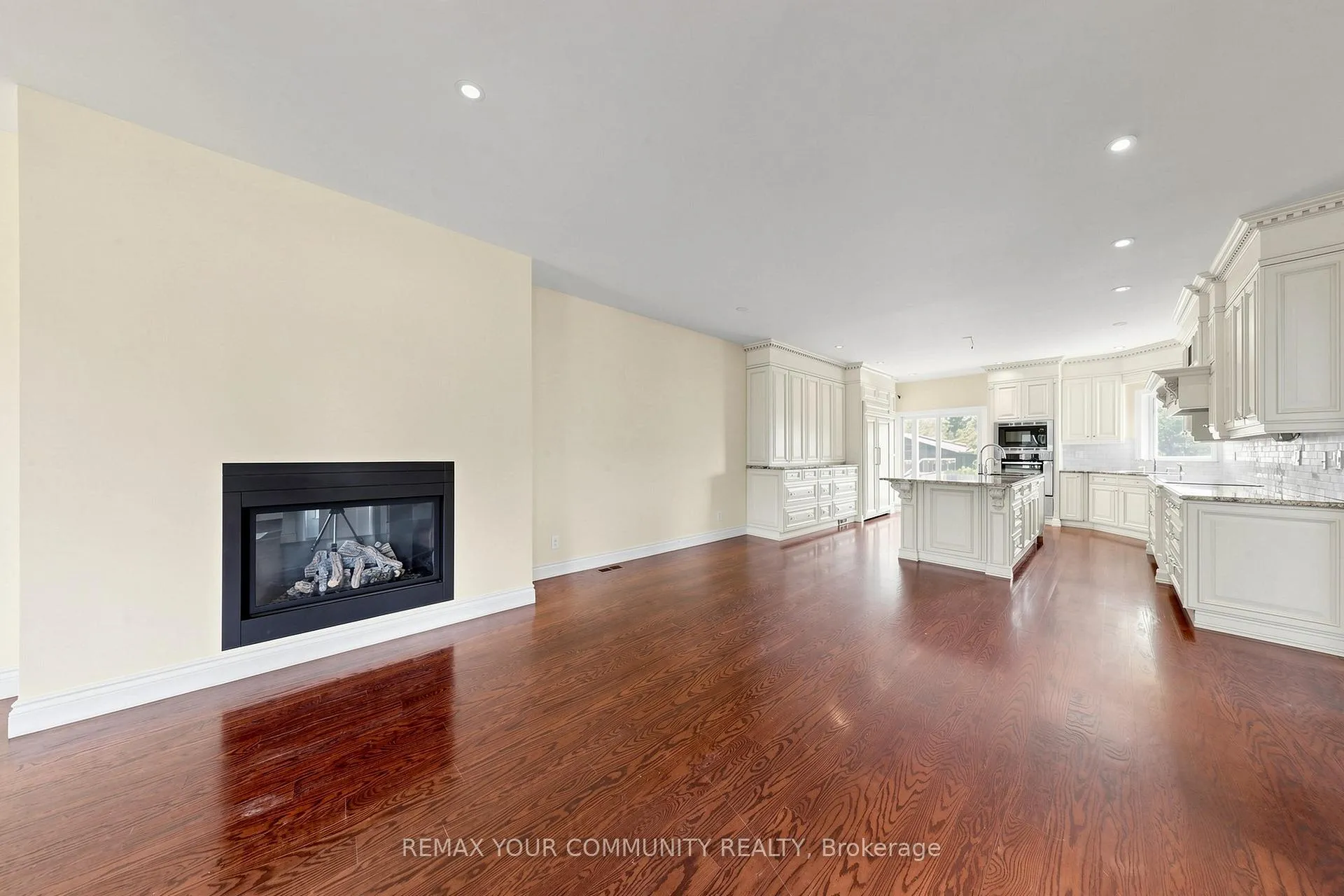 Photo 8 of 171 Beta Street, Etobicoke, Alderwood — HOMEH
