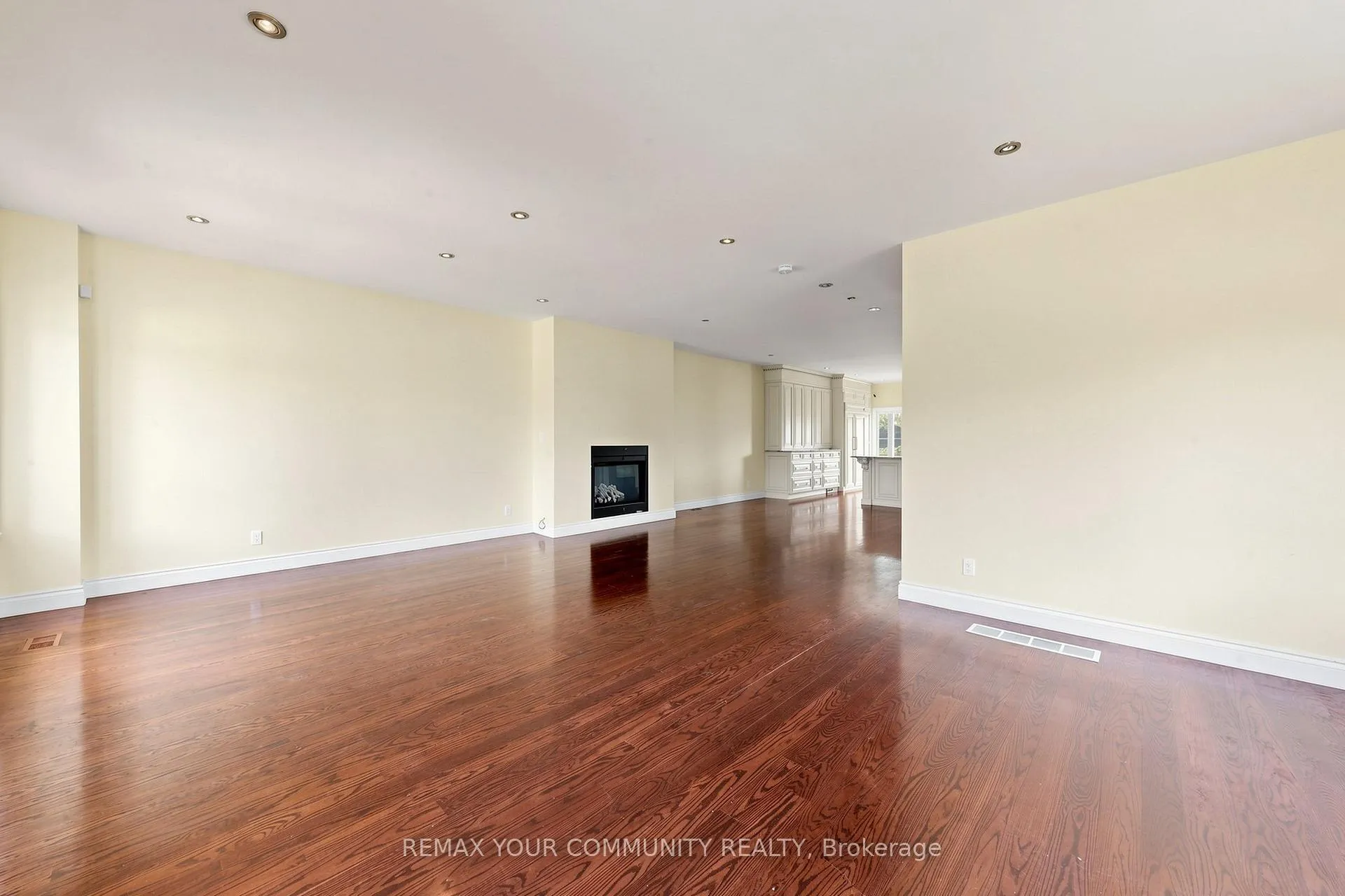 Photo 9 of 171 Beta Street, Etobicoke, Alderwood — HOMEH