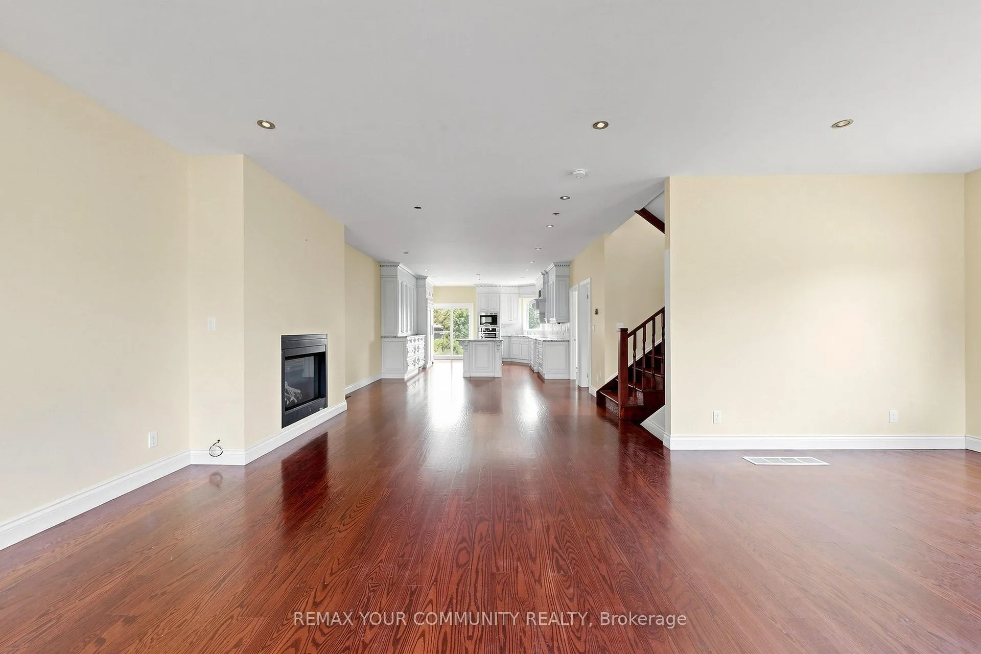 Photo 10 of 171 Beta Street, Etobicoke, Alderwood — HOMEH