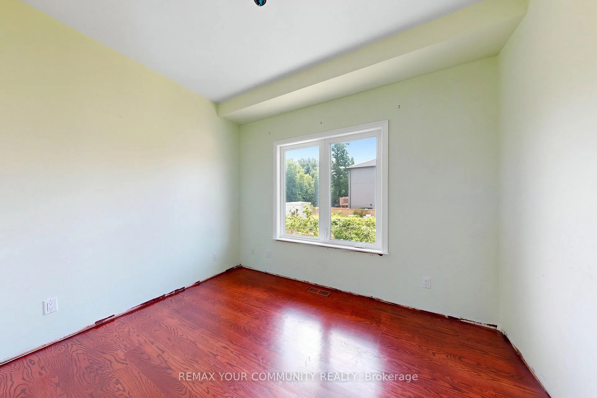 Photo 16 of 171 Beta Street, Etobicoke, Alderwood — HOMEH