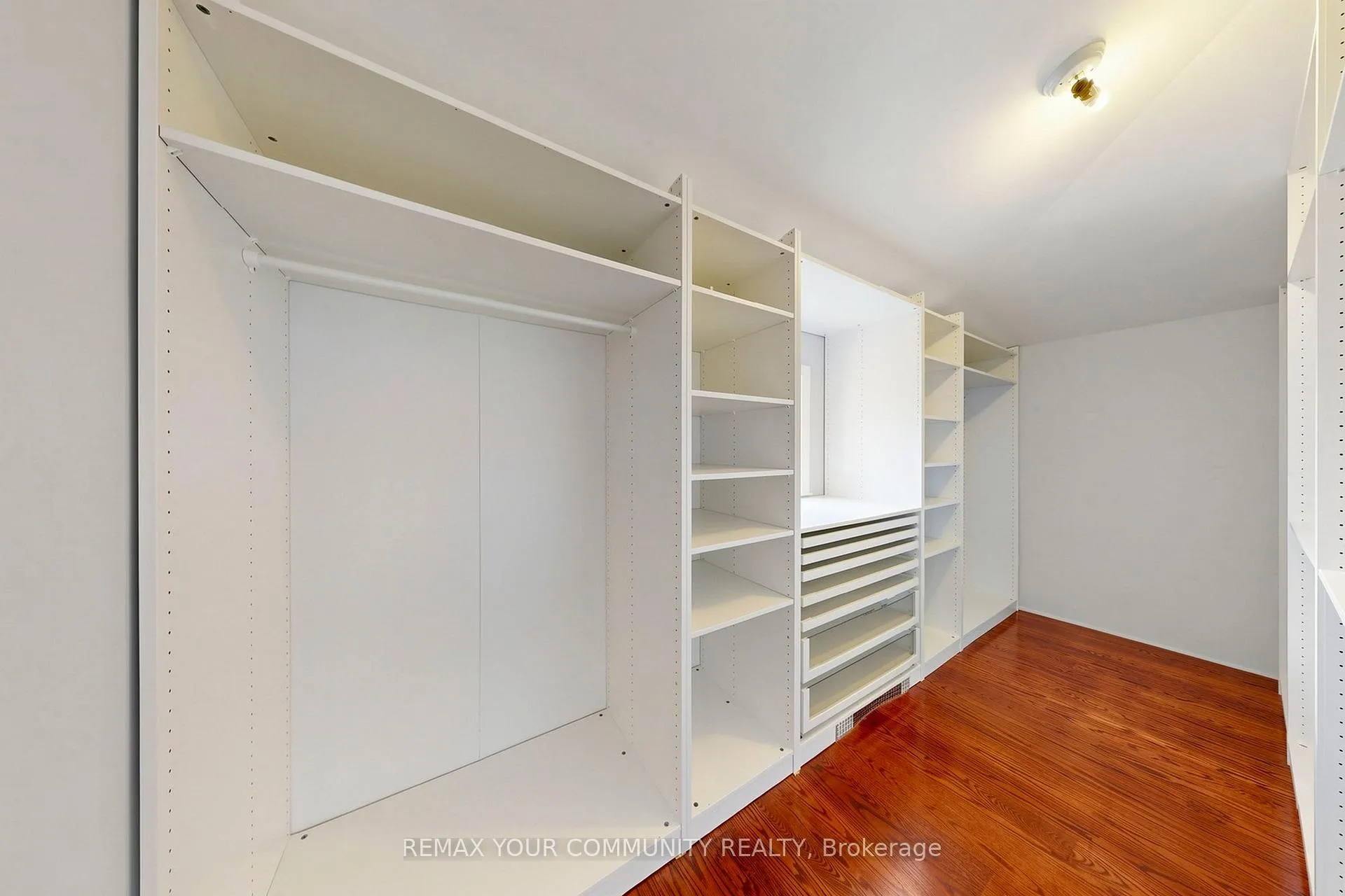 Photo 23 of 171 Beta Street, Etobicoke, Alderwood — HOMEH