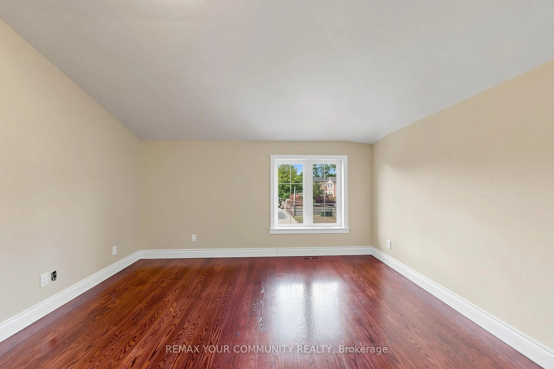 Photo 28 of 171 Beta Street, Etobicoke, Alderwood — HOMEH
