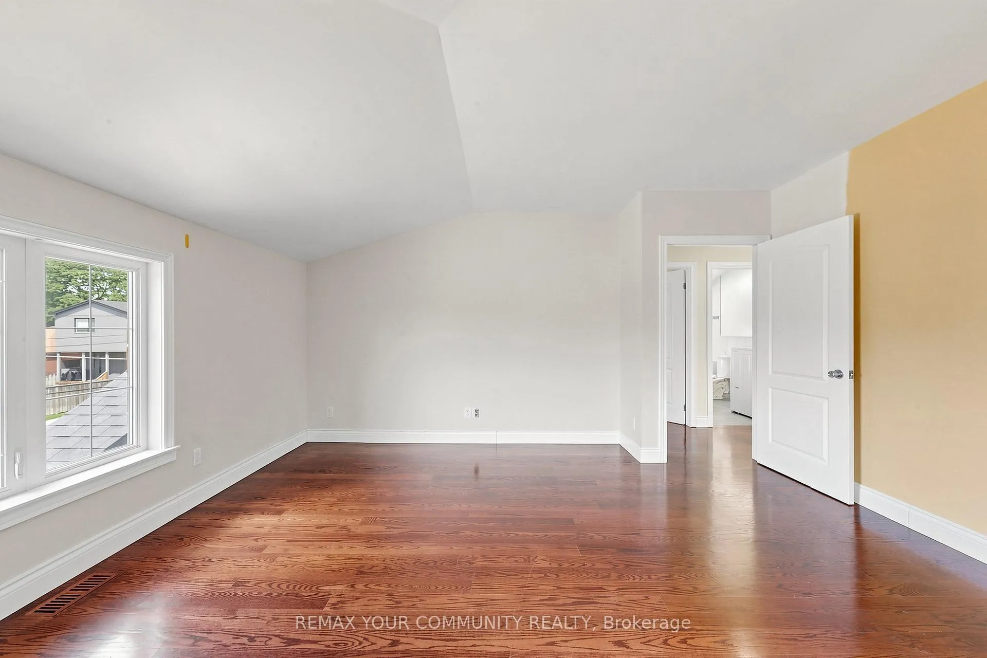 Photo 31 of 171 Beta Street, Etobicoke, Alderwood — HOMEH
