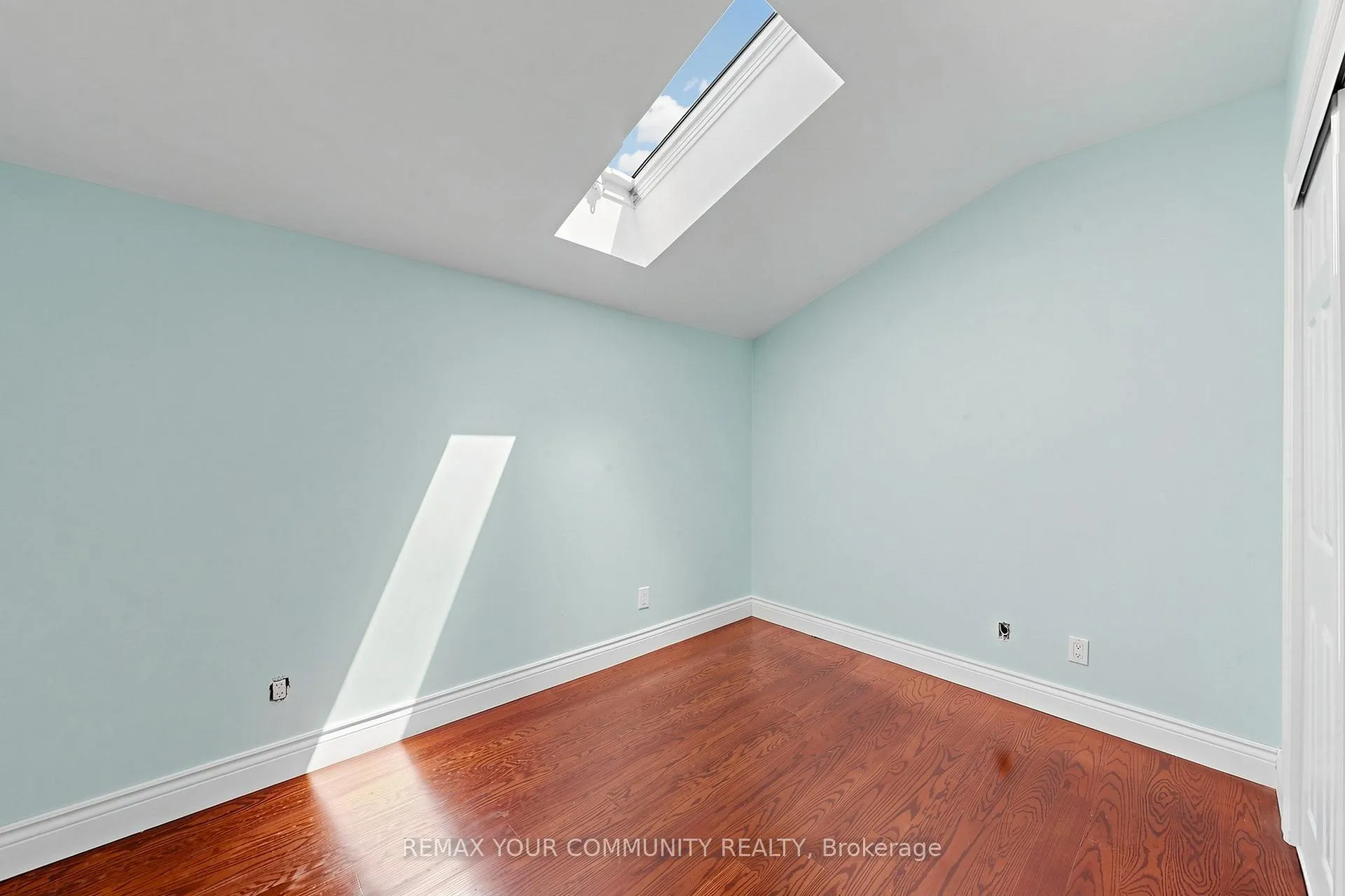 Photo 32 of 171 Beta Street, Etobicoke, Alderwood — HOMEH