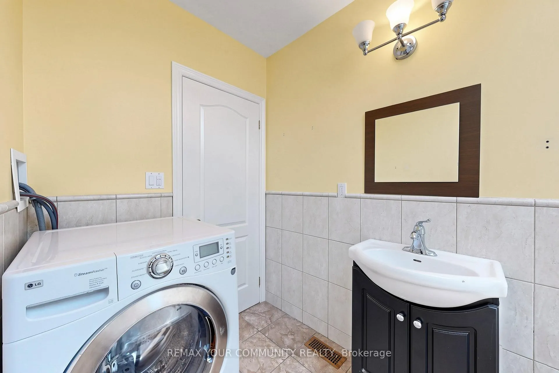 Photo 34 of 171 Beta Street, Etobicoke, Alderwood — HOMEH