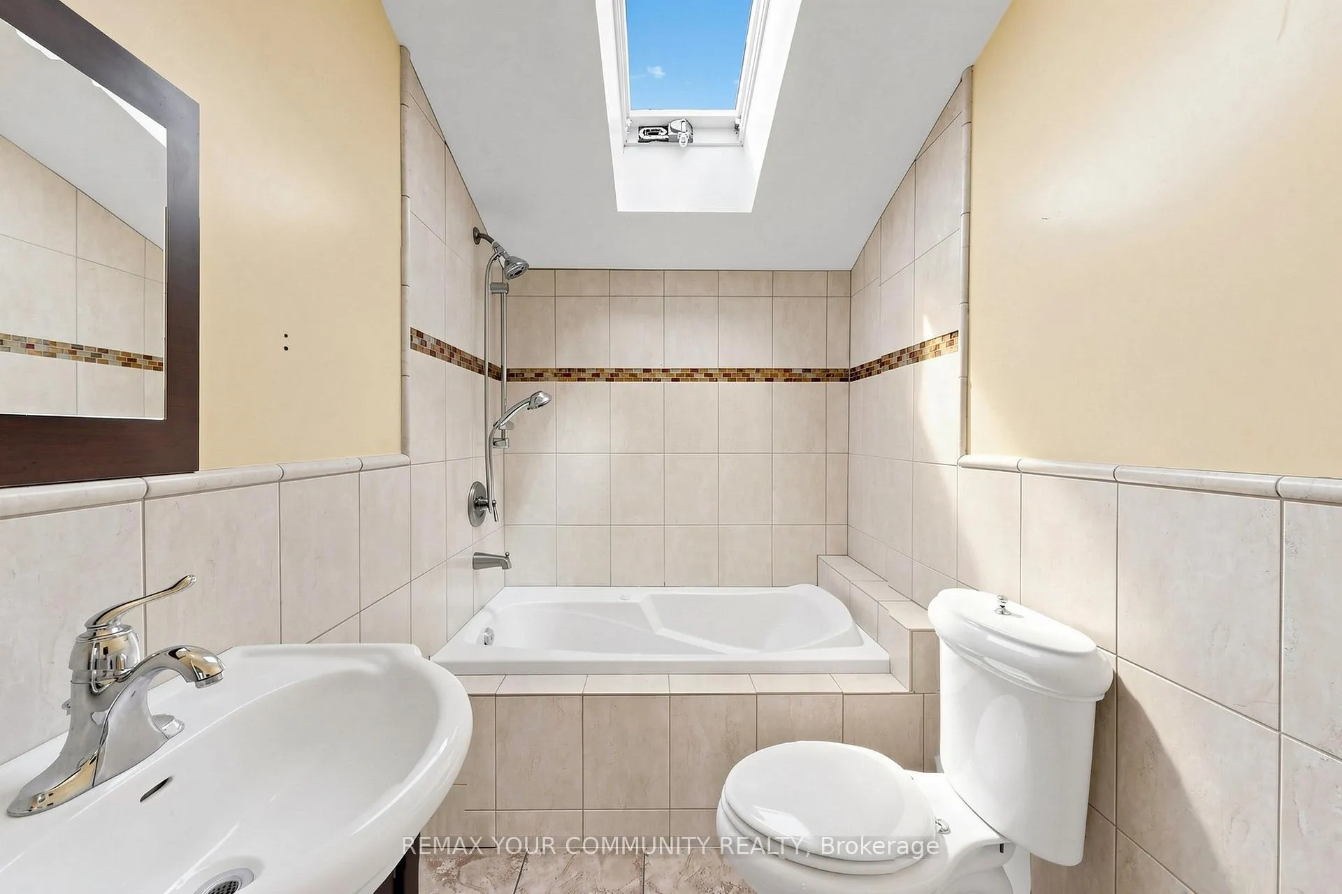 Photo 35 of 171 Beta Street, Etobicoke, Alderwood — HOMEH