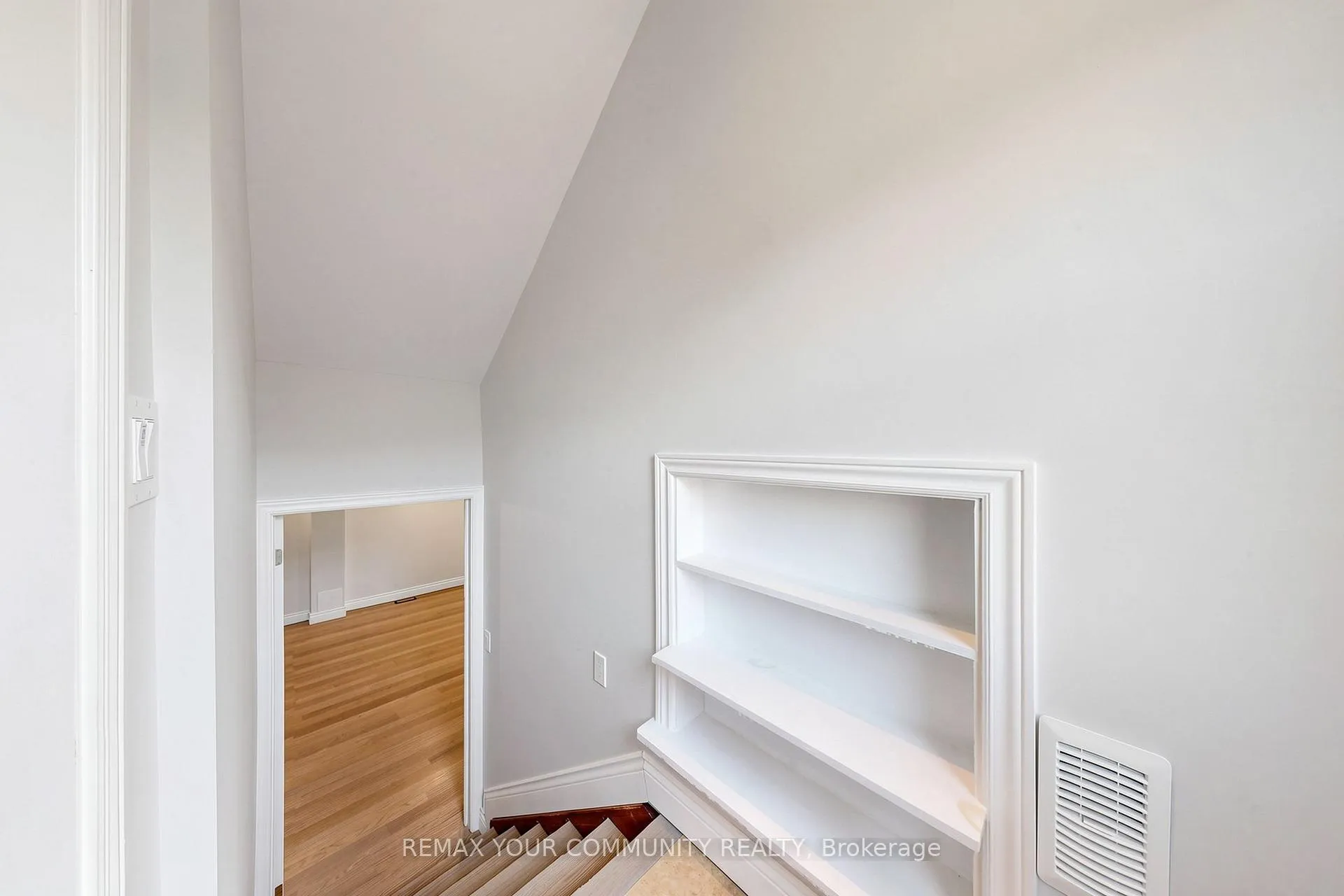 Photo 36 of 171 Beta Street, Etobicoke, Alderwood — HOMEH