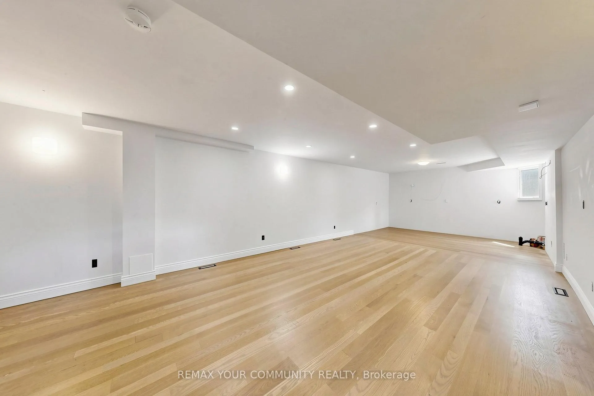 Photo 37 of 171 Beta Street, Etobicoke, Alderwood — HOMEH