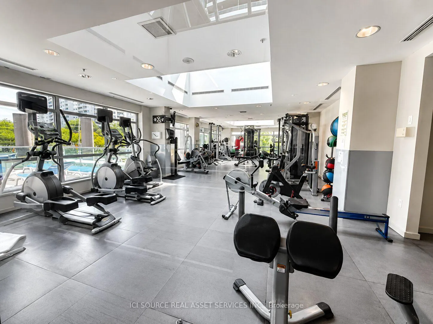 Photo 13 of Unit 607, 33 Elm Drive W, Mississauga, City Centre — HOMEH