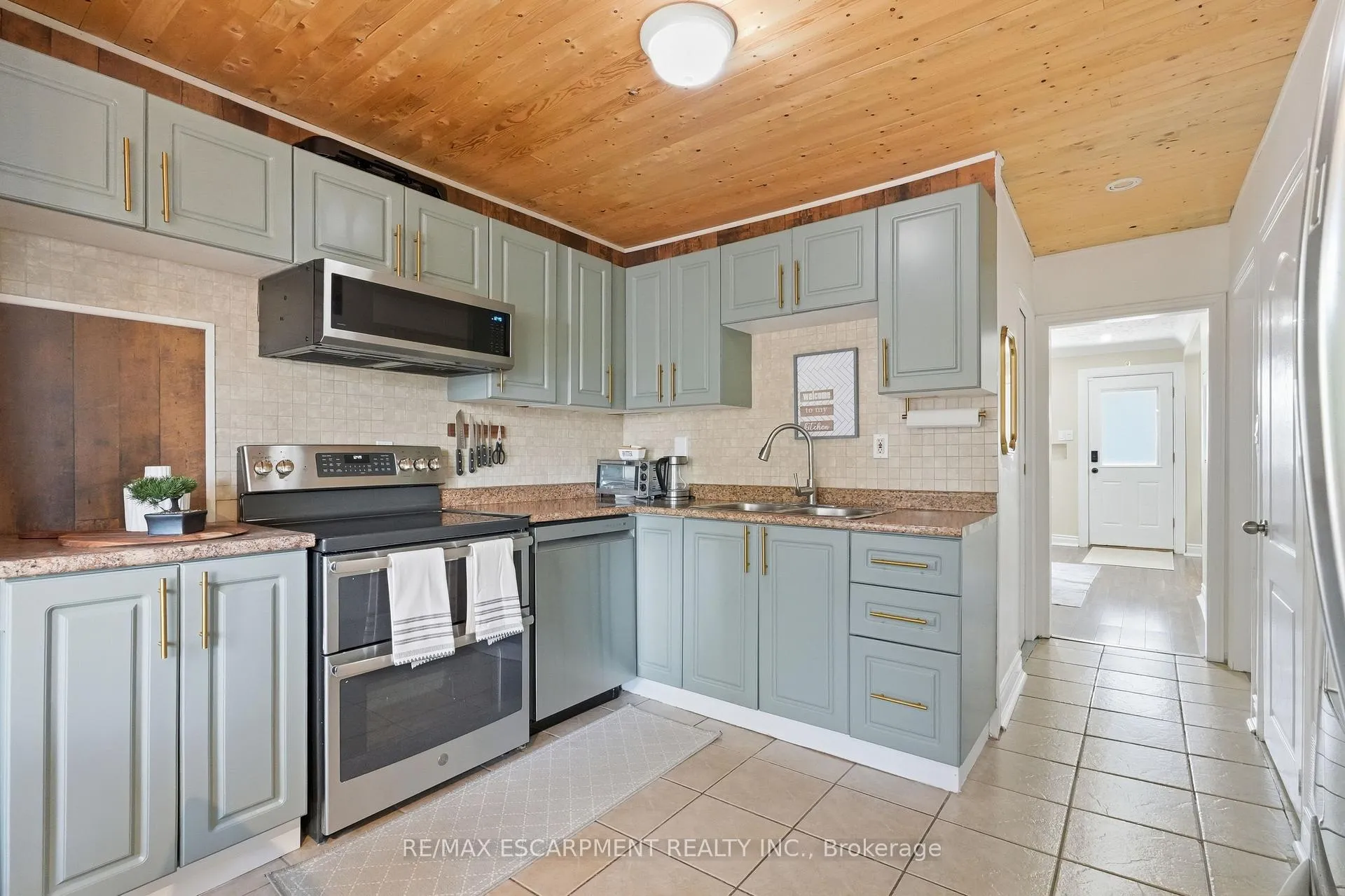 Photo 12 of 141 McAnulty Boulevard, Hamilton, Industrial Sector — HOMEH