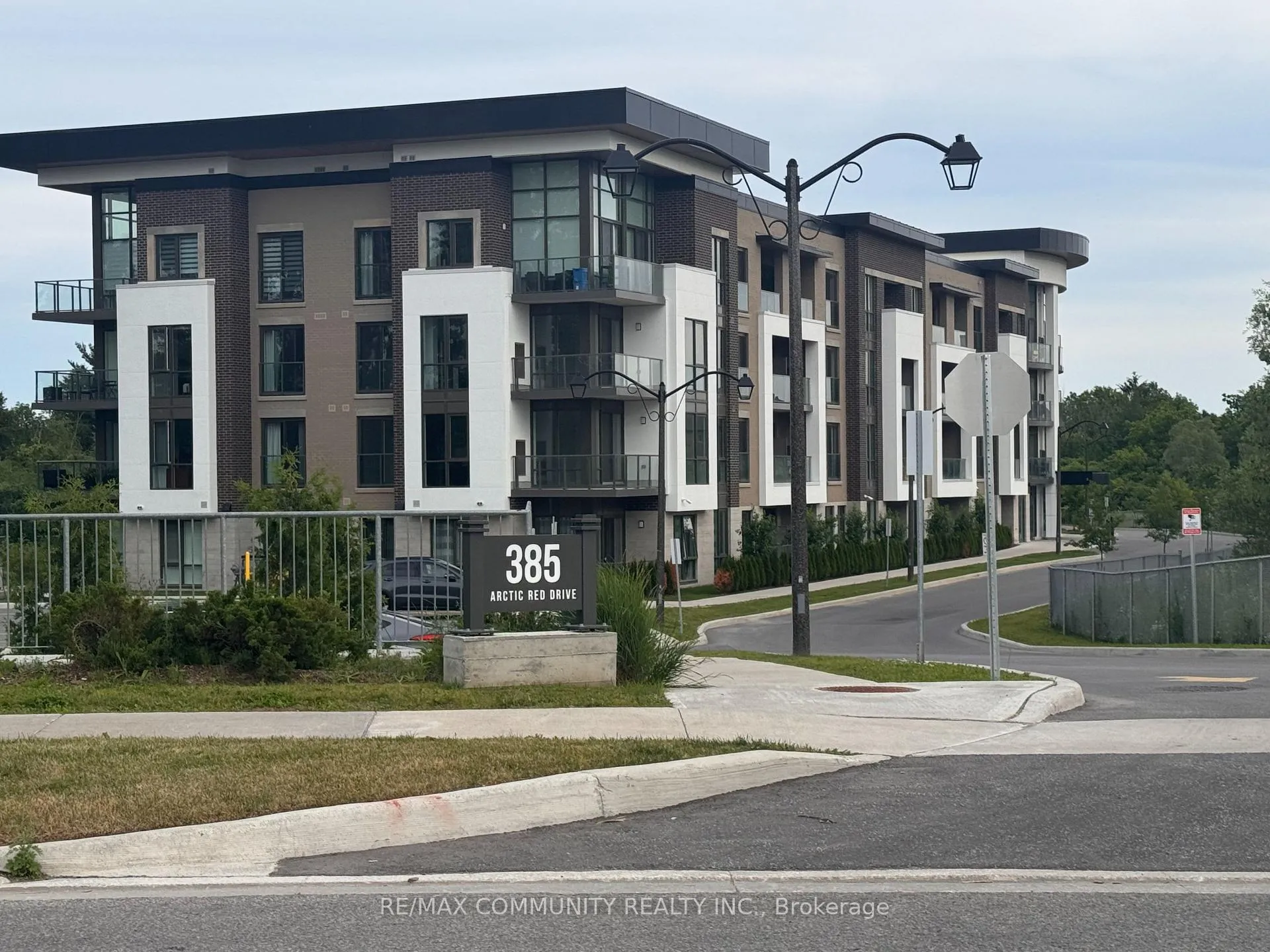 Photo 3 of Unit 117, 385 Arctic Red Drive, Oshawa, Windfields — HOMEH