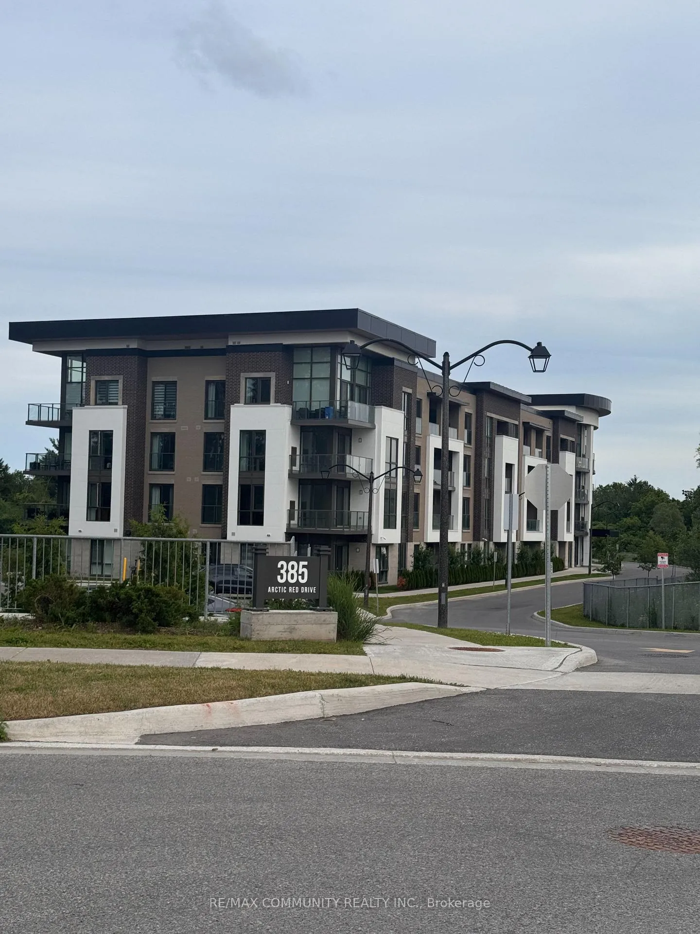Photo 4 of Unit 117, 385 Arctic Red Drive, Oshawa, Windfields — HOMEH