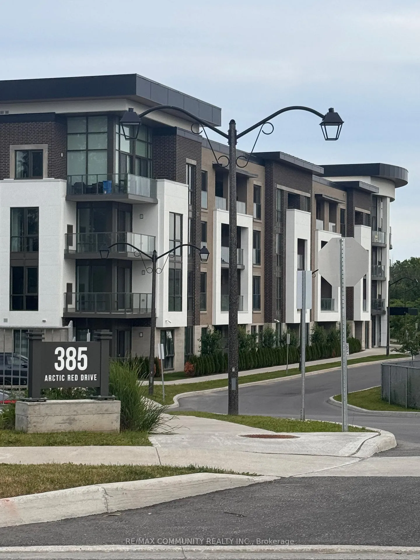 Photo 5 of Unit 117, 385 Arctic Red Drive, Oshawa, Windfields — HOMEH