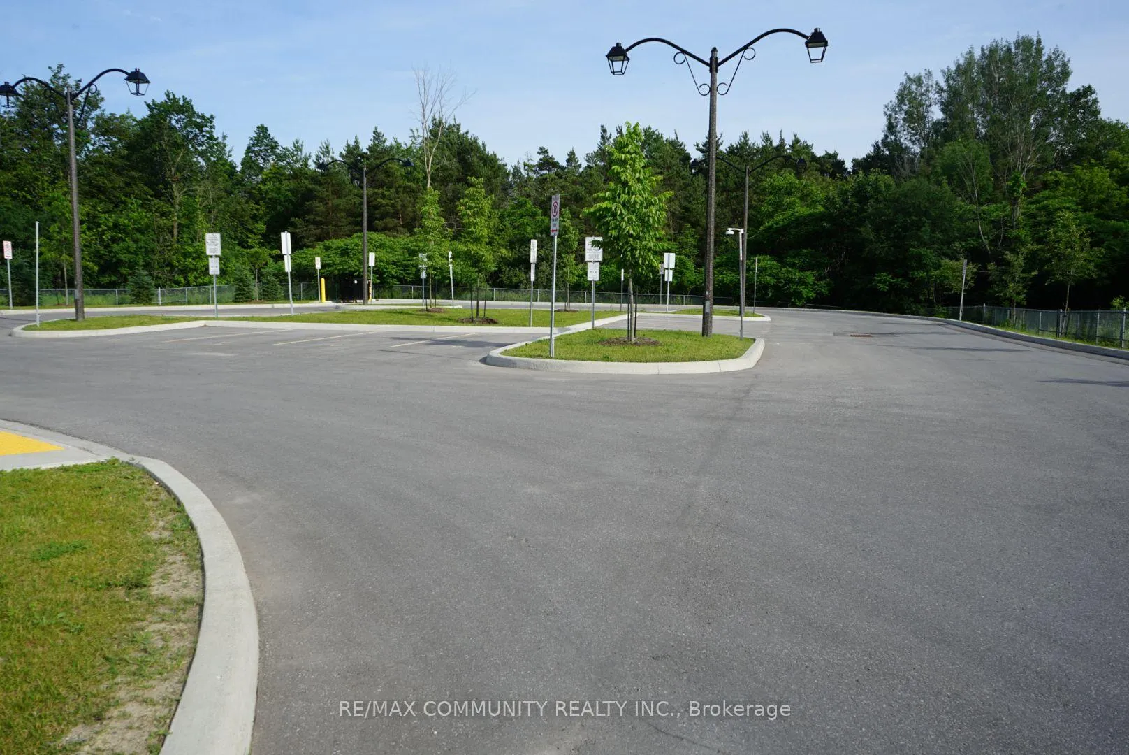 Photo 32 of Unit 117, 385 Arctic Red Drive, Oshawa, Windfields — HOMEH