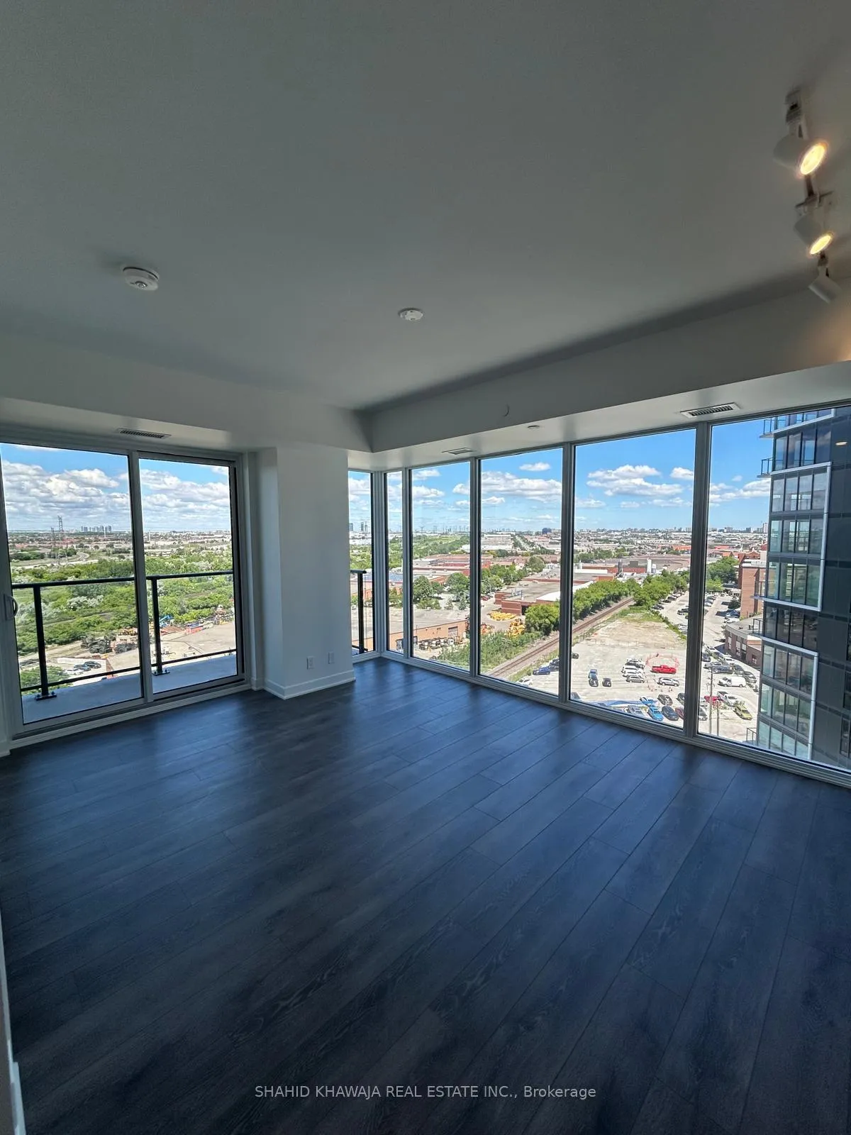 Photo 5 of Unit 1302, 10 Flavelle Trail W, Vaughan, Steeles West Industrial — HOMEH