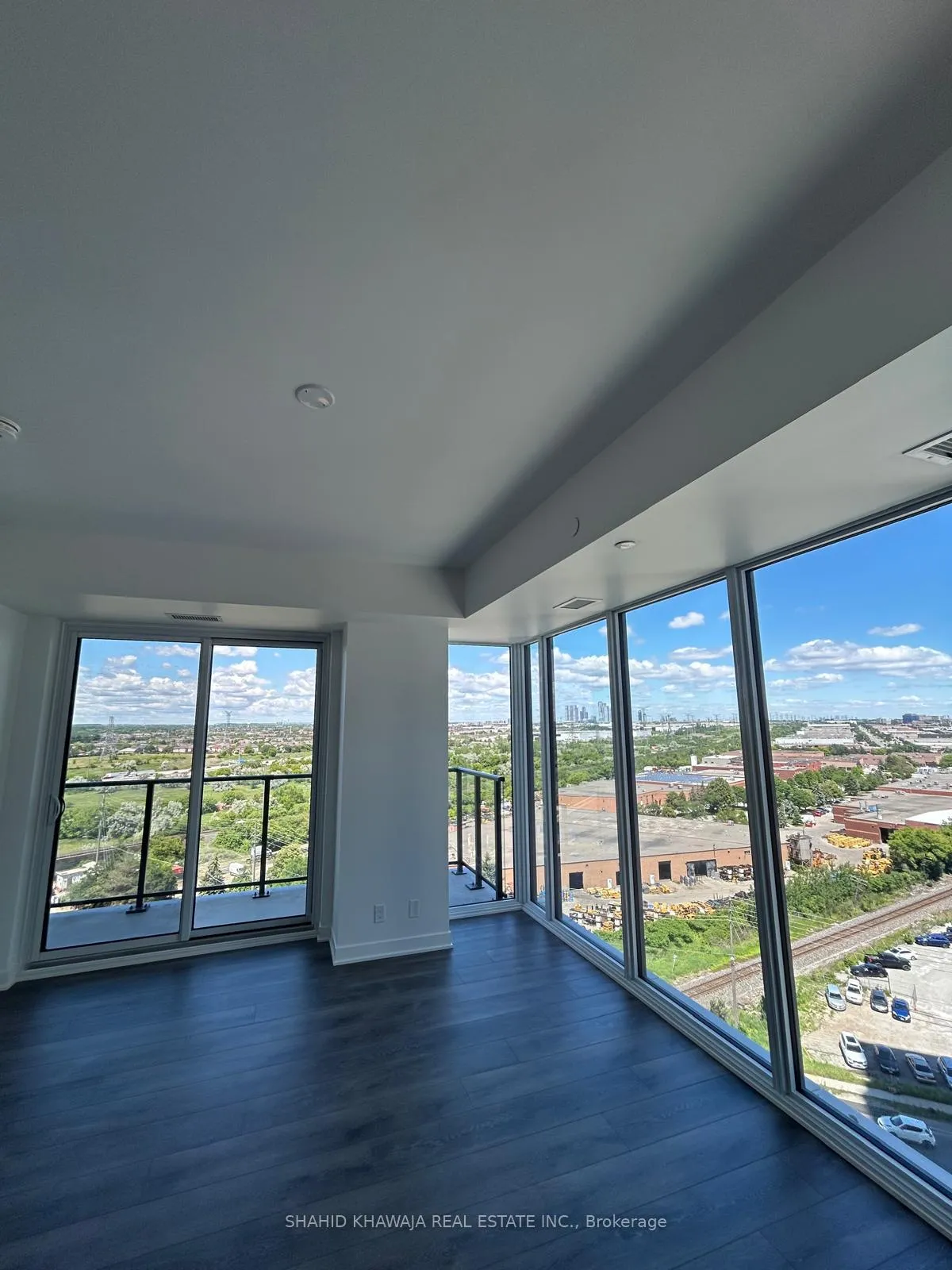 Photo 7 of Unit 1302, 10 Flavelle Trail W, Vaughan, Steeles West Industrial — HOMEH
