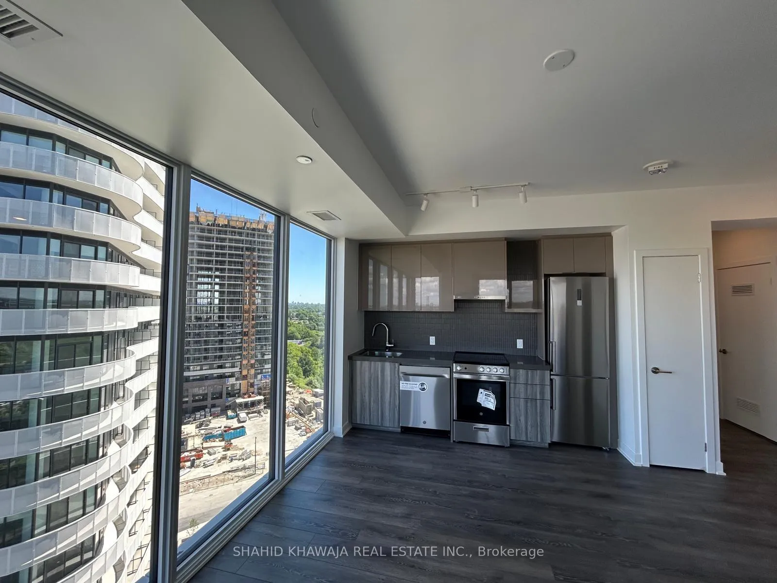 Photo 9 of Unit 1302, 10 Flavelle Trail W, Vaughan, Steeles West Industrial — HOMEH