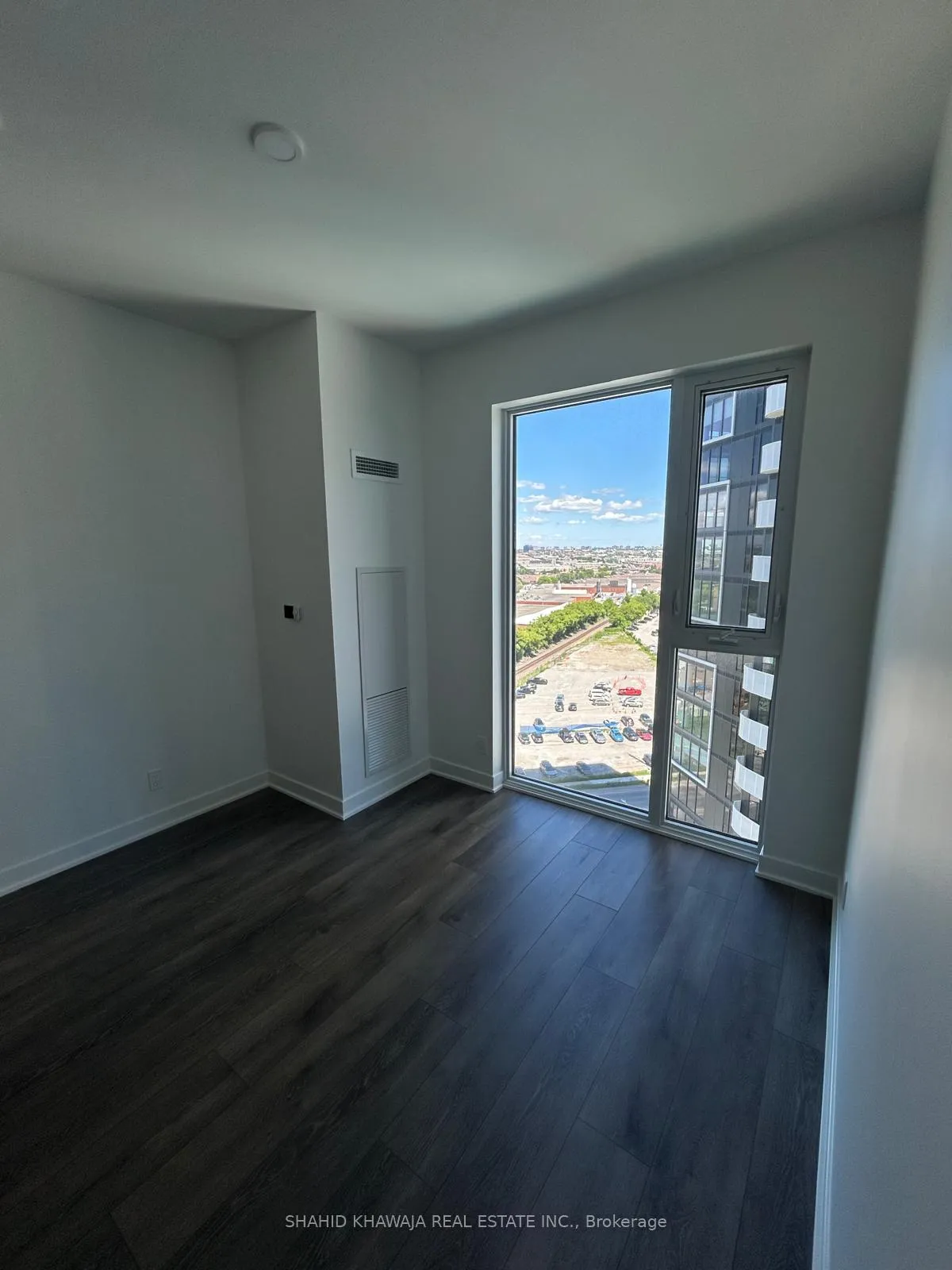 Photo 10 of Unit 1302, 10 Flavelle Trail W, Vaughan, Steeles West Industrial — HOMEH