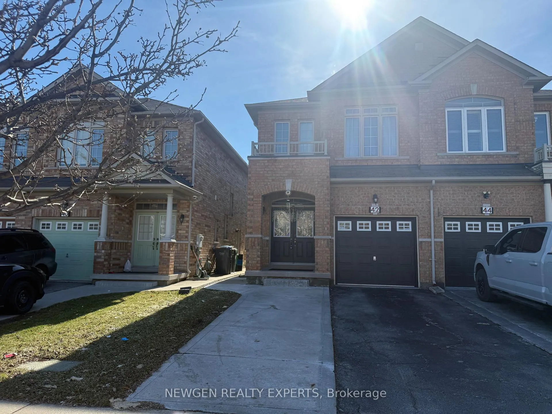 Front of Unit #Upper, 42 Crystalview Crescent