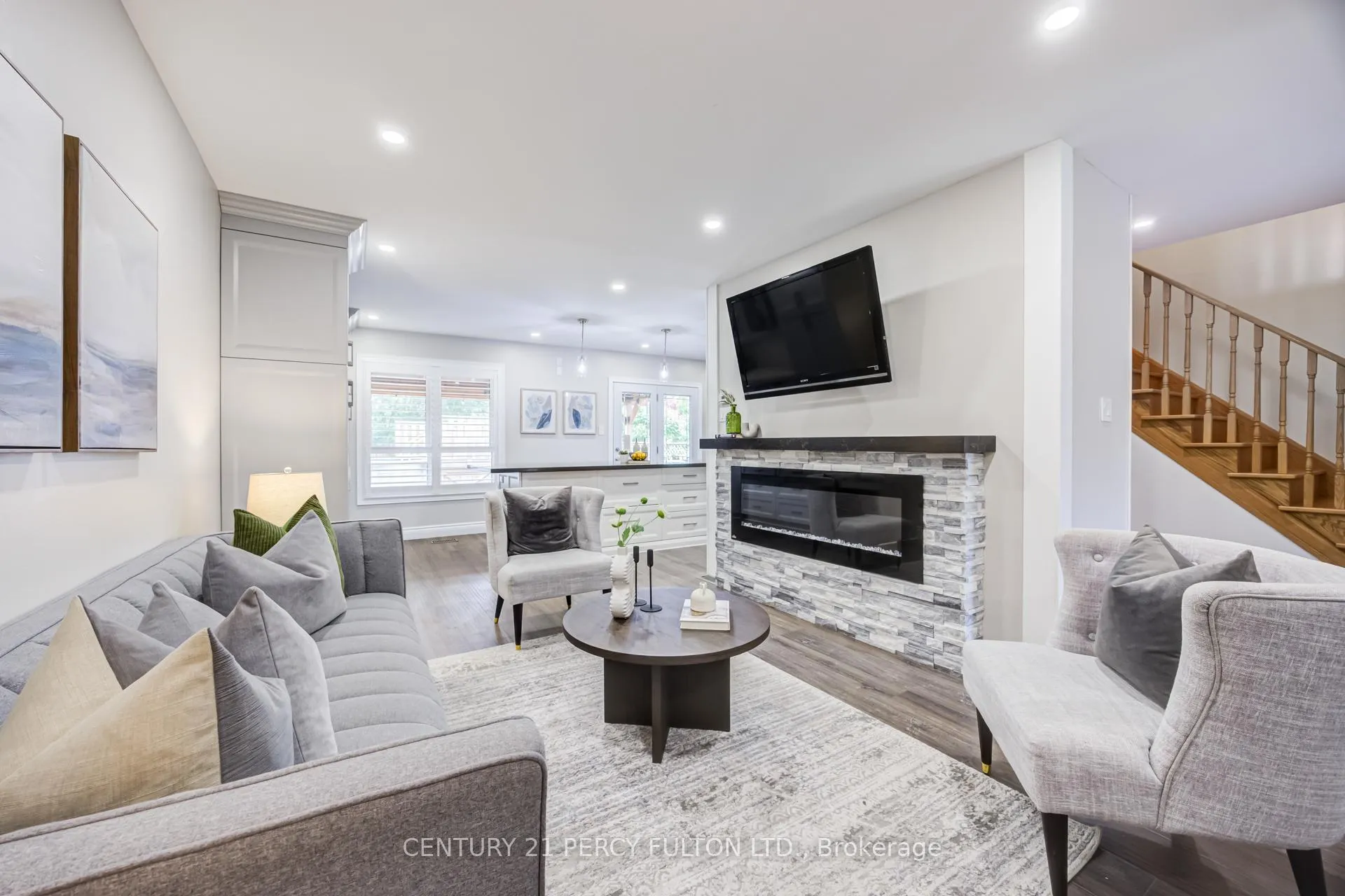 Photo 3 of 15 Jollow Drive, Clarington, Bowmanville — HOMEH