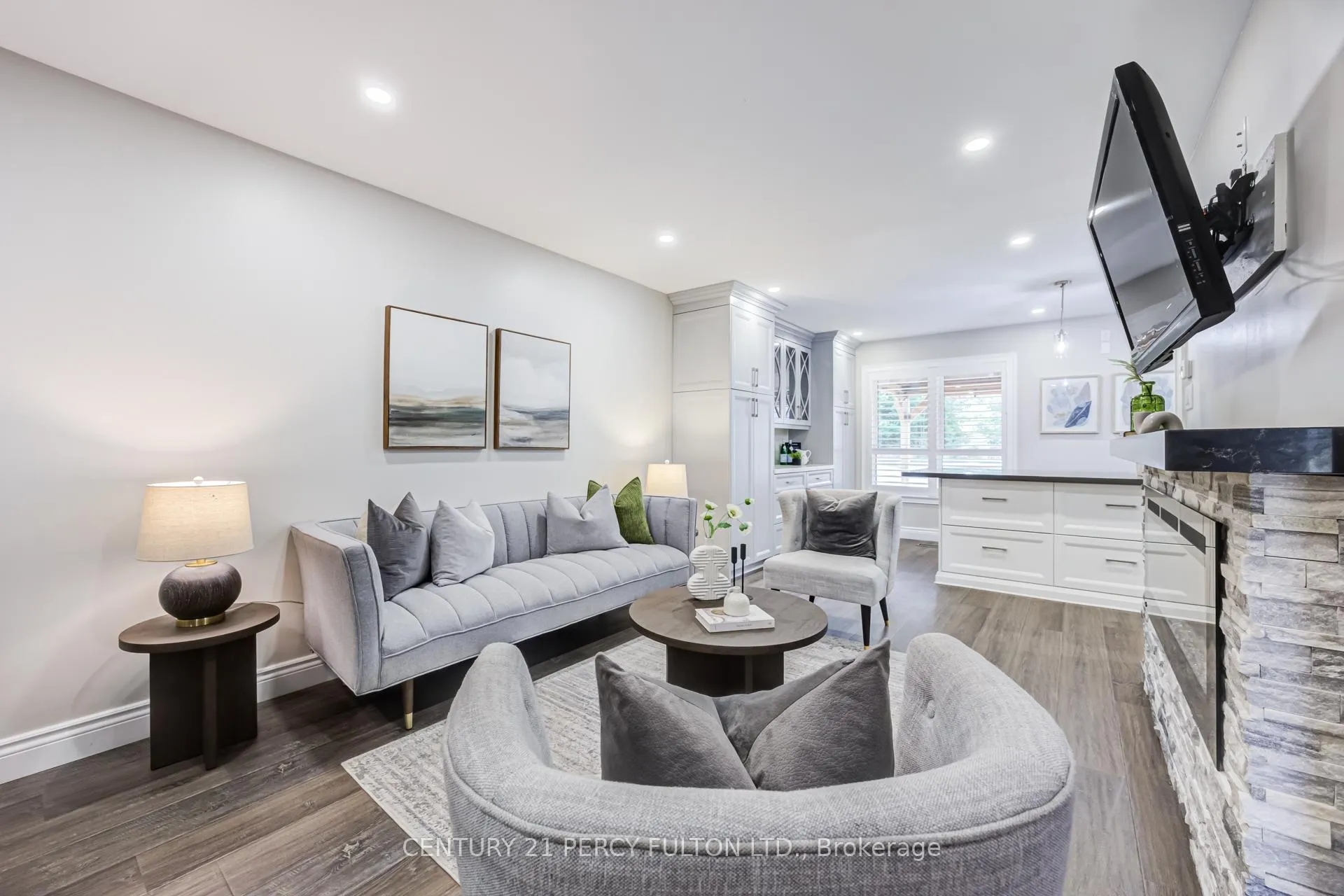 Photo 4 of 15 Jollow Drive, Clarington, Bowmanville — HOMEH