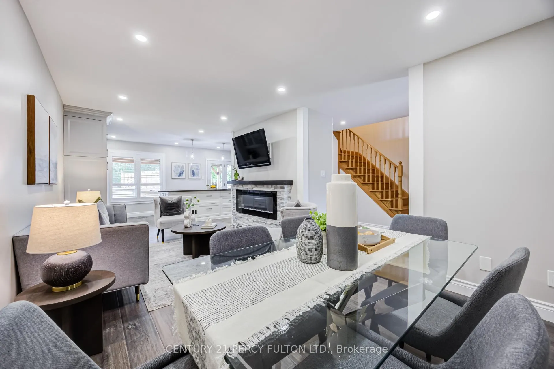 Photo 9 of 15 Jollow Drive, Clarington, Bowmanville — HOMEH