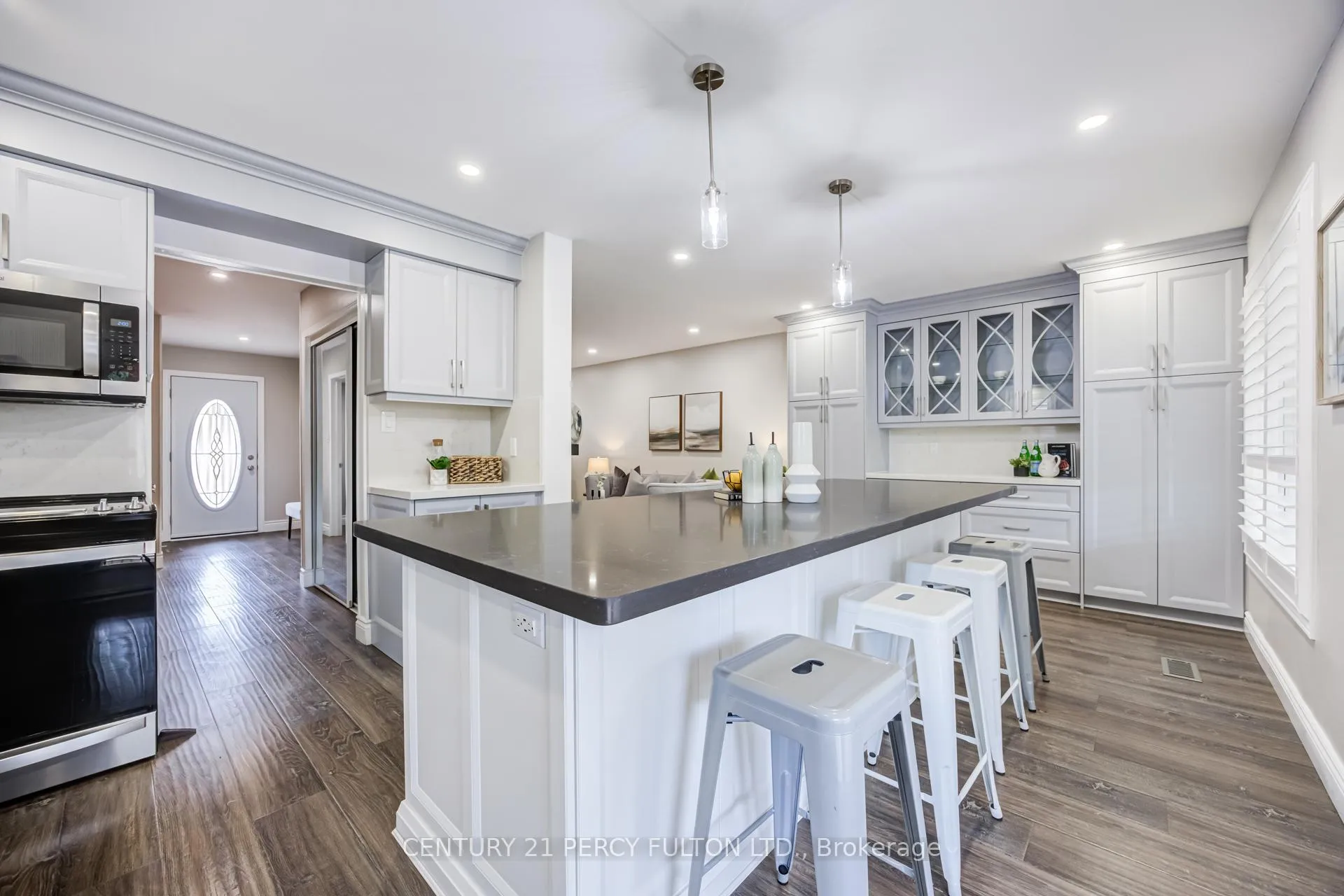 Photo 16 of 15 Jollow Drive, Clarington, Bowmanville — HOMEH