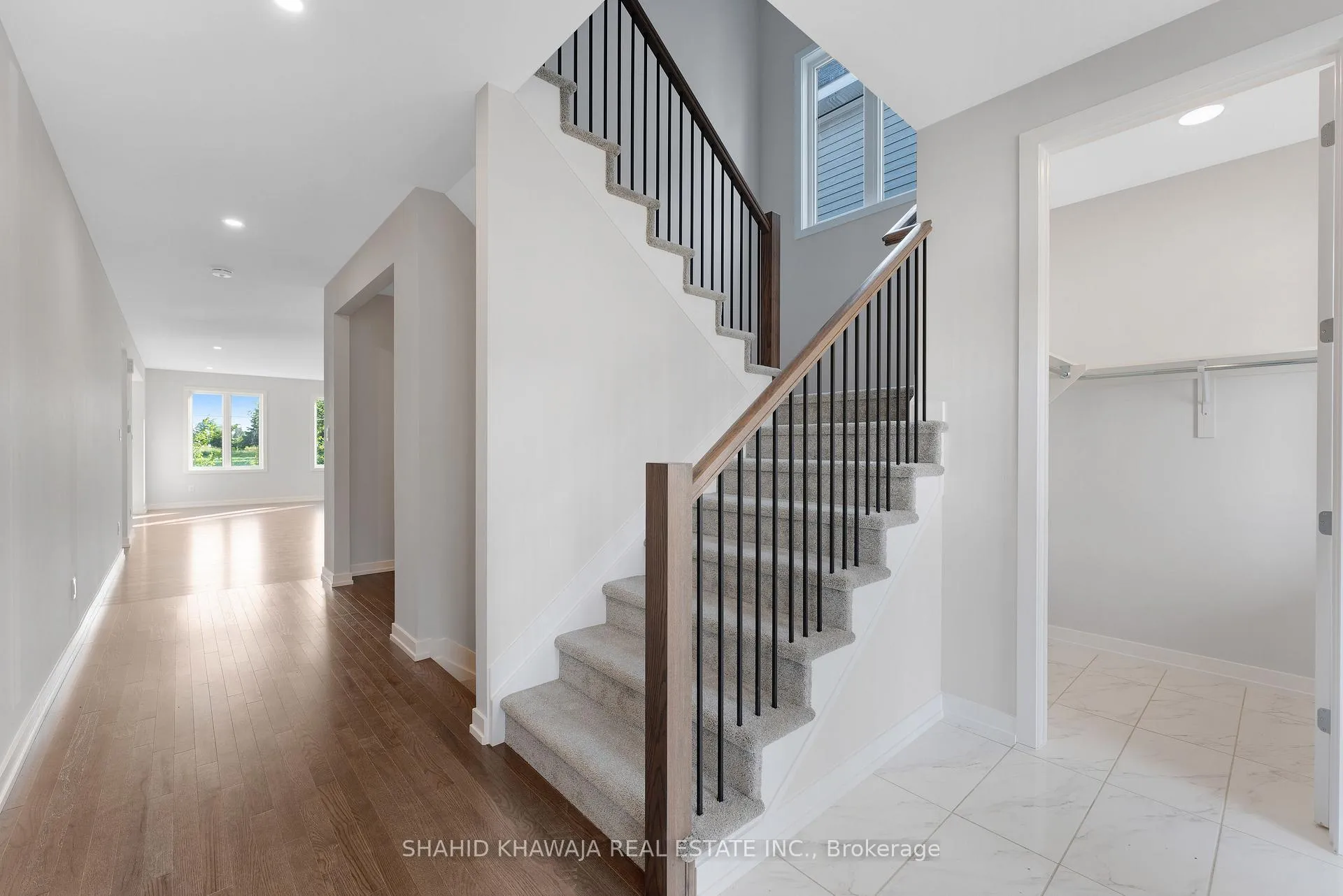Photo 5 of 93 Hackamore Crescent, Ottawa, Goulbourn Twp From Franktown Rd/South To Rideau — HOMEH