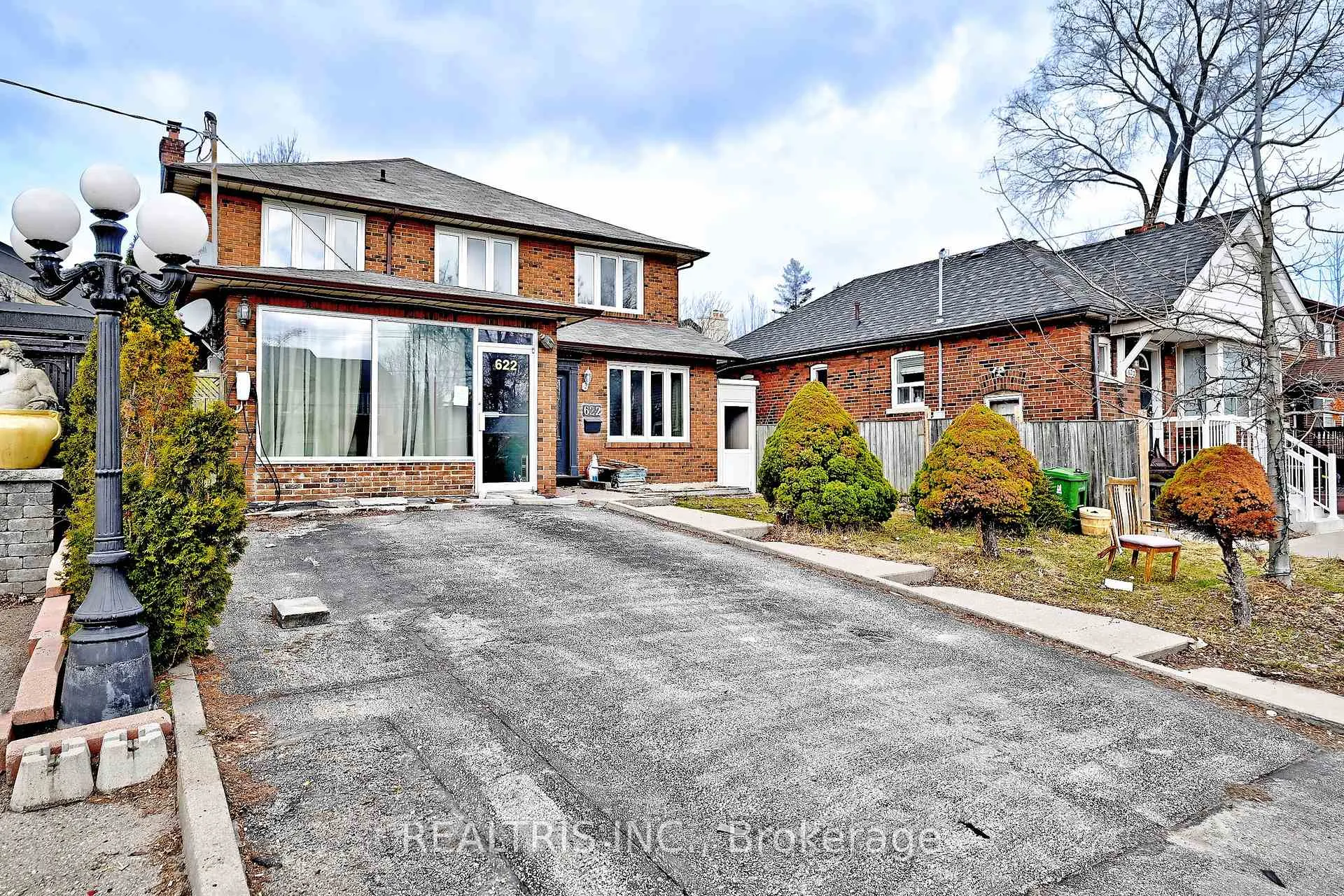 Photo 2 of 622 The Queensway, Etobicoke, Stonegate-Queensway — HOMEH