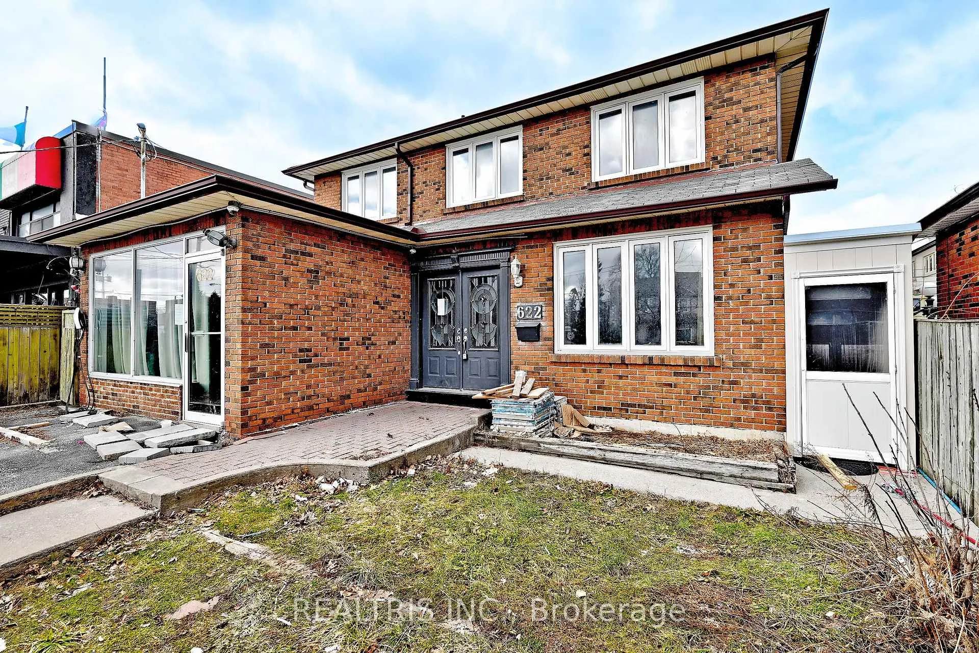 Photo 3 of 622 The Queensway, Etobicoke, Stonegate-Queensway — HOMEH