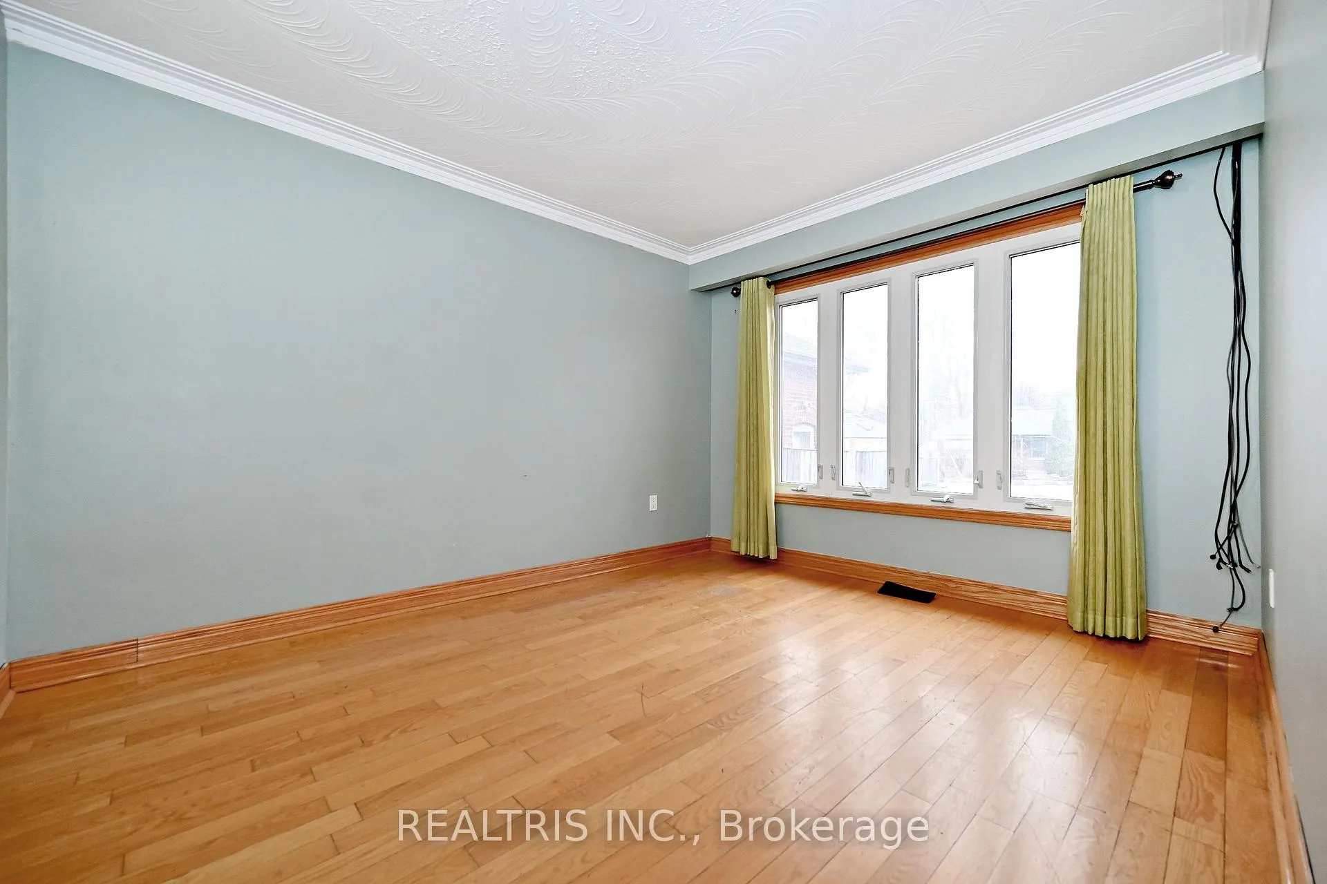 Photo 7 of 622 The Queensway, Etobicoke, Stonegate-Queensway — HOMEH