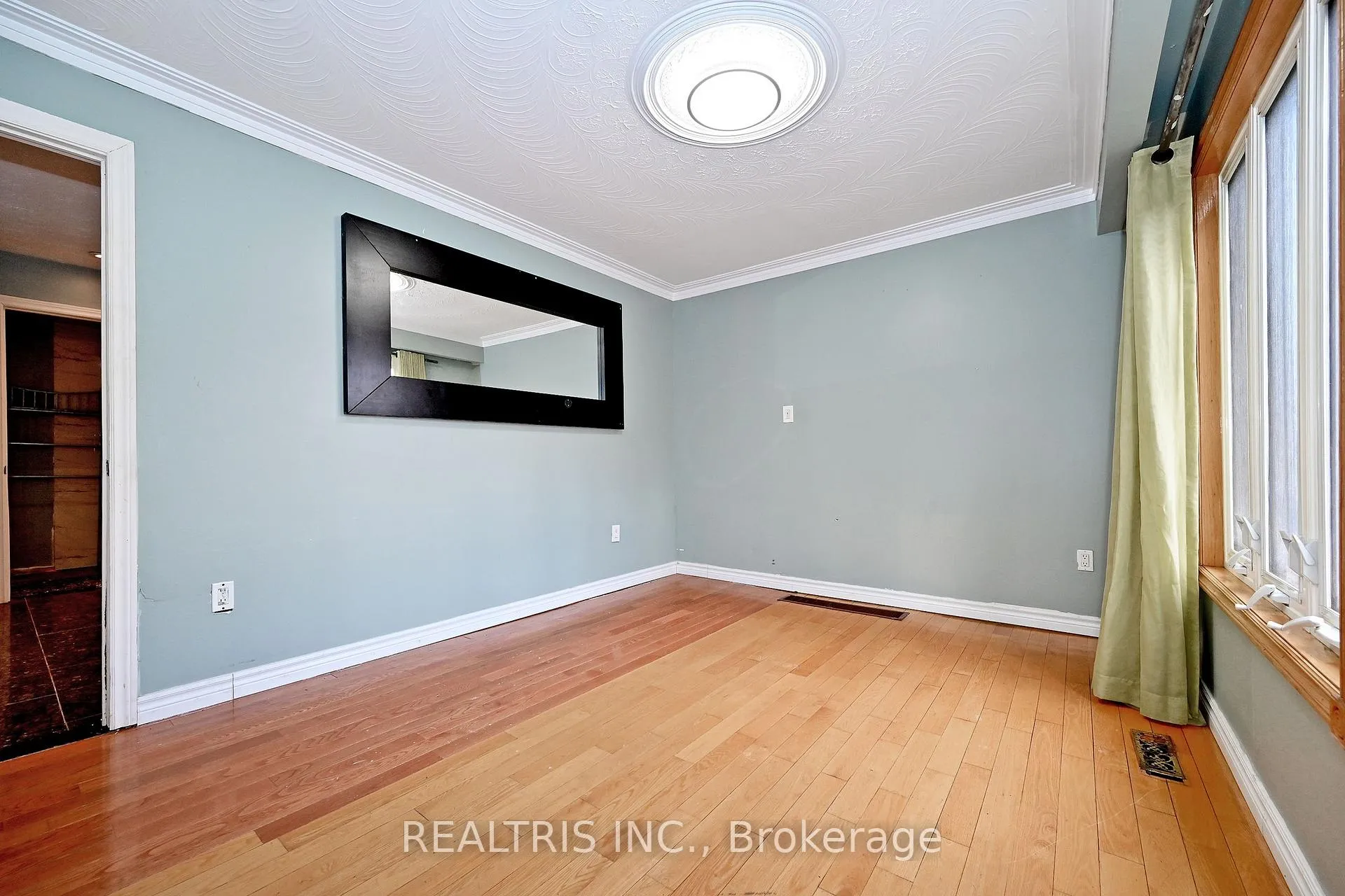 Photo 8 of 622 The Queensway, Etobicoke, Stonegate-Queensway — HOMEH