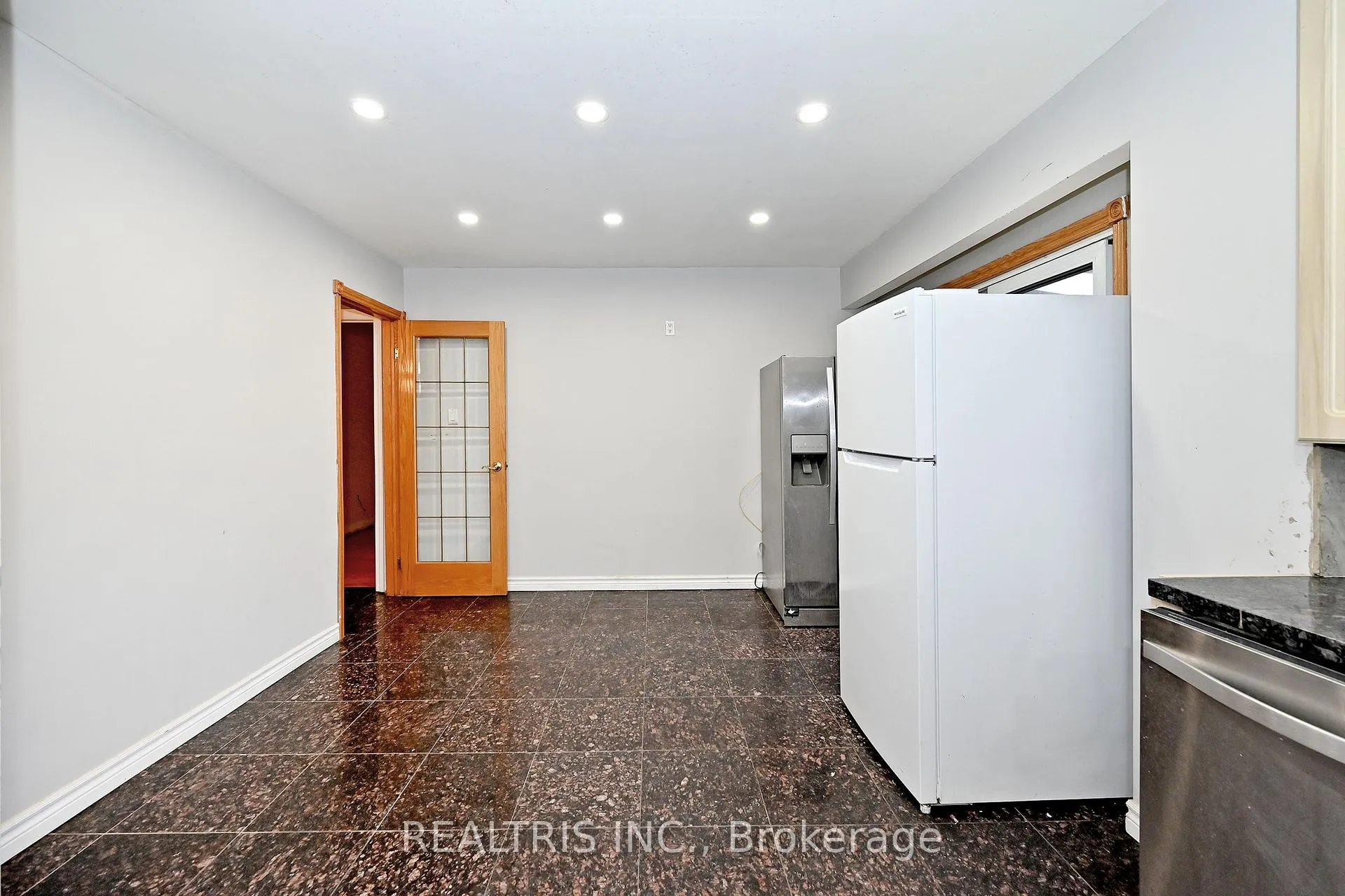 Photo 12 of 622 The Queensway, Etobicoke, Stonegate-Queensway — HOMEH