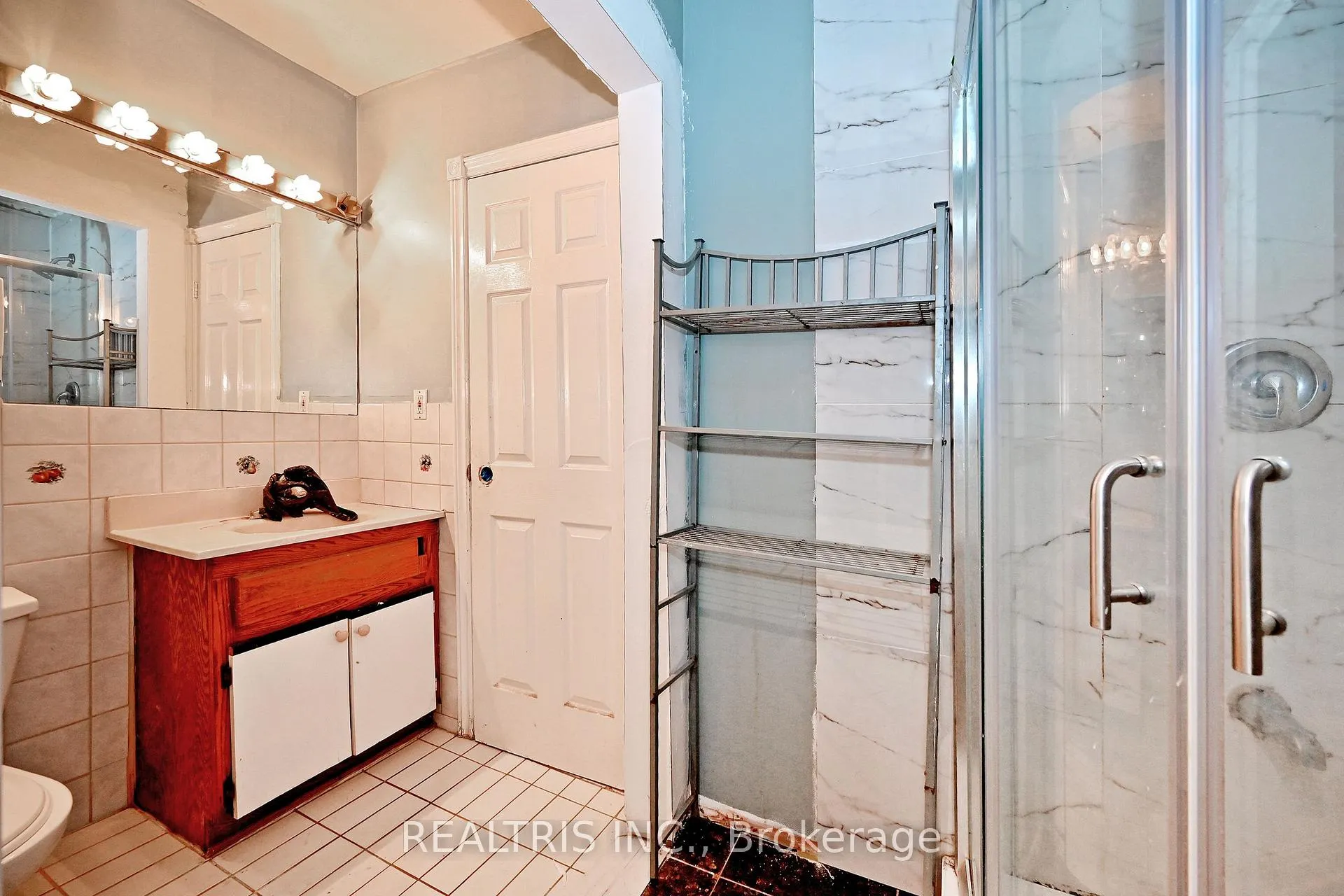 Photo 14 of 622 The Queensway, Etobicoke, Stonegate-Queensway — HOMEH