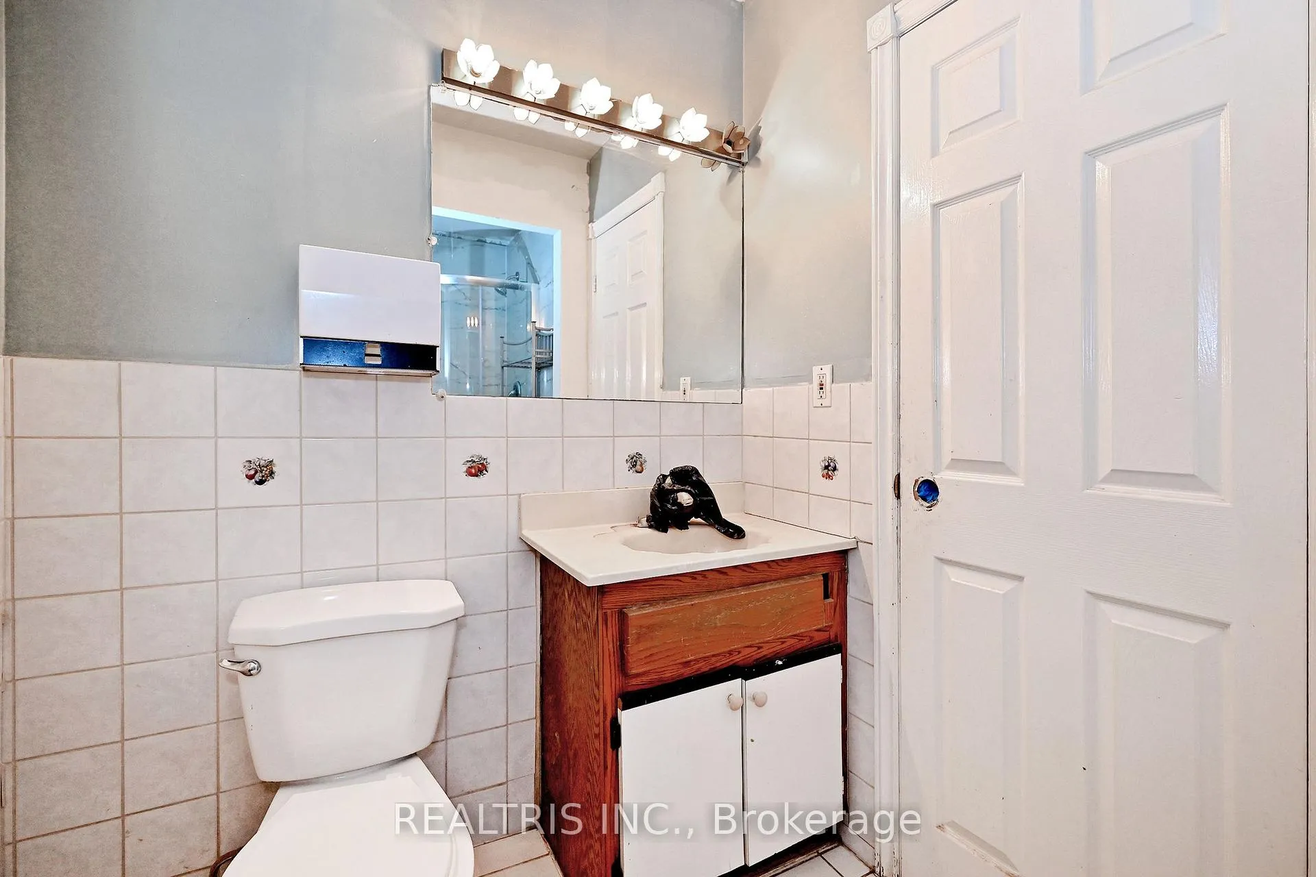 Photo 15 of 622 The Queensway, Etobicoke, Stonegate-Queensway — HOMEH