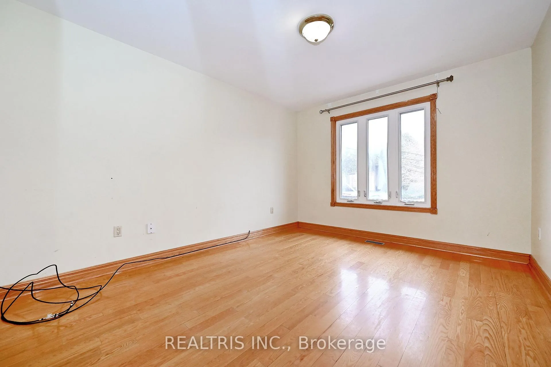 Photo 23 of 622 The Queensway, Etobicoke, Stonegate-Queensway — HOMEH
