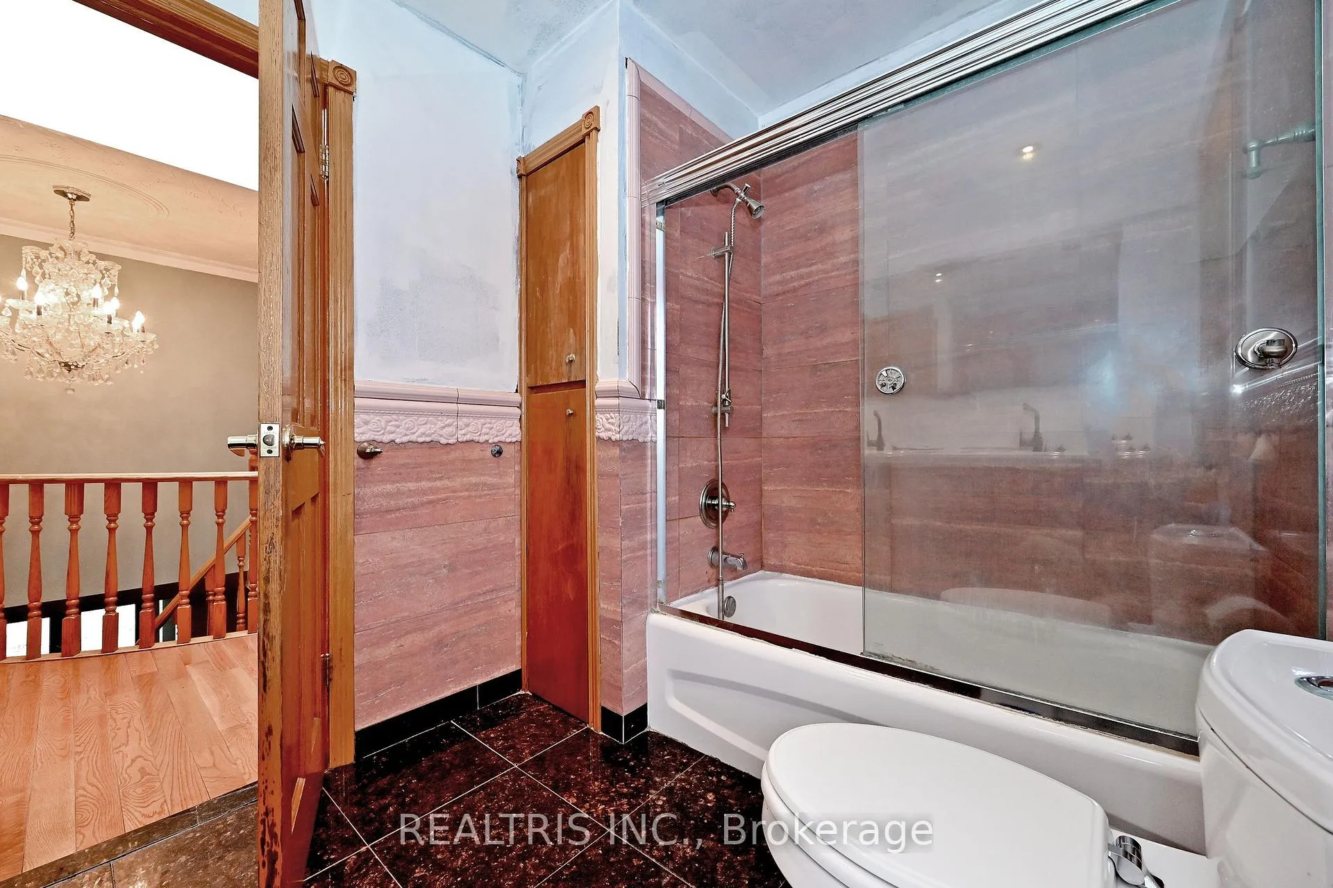 Photo 26 of 622 The Queensway, Etobicoke, Stonegate-Queensway — HOMEH
