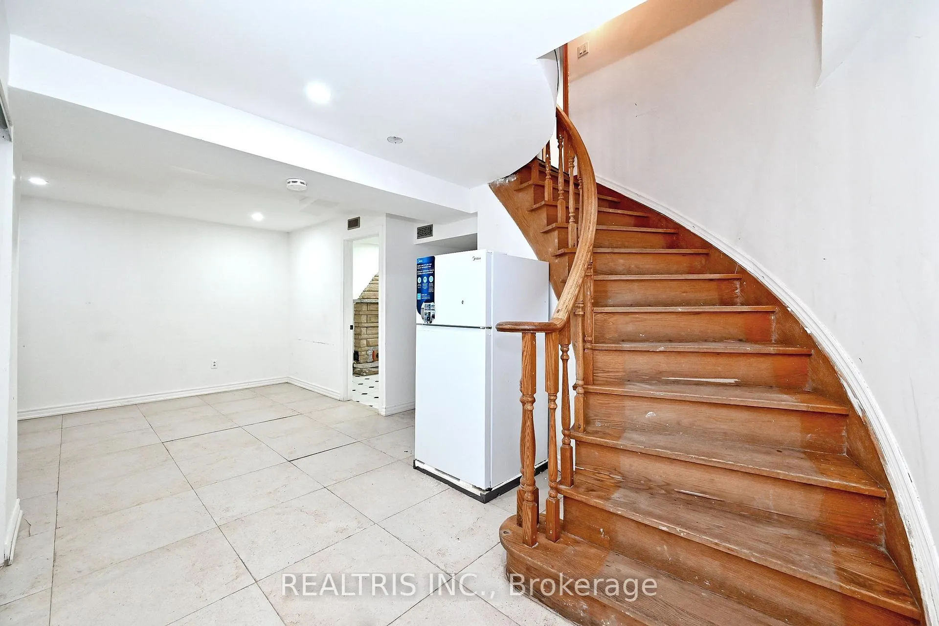 Photo 27 of 622 The Queensway, Etobicoke, Stonegate-Queensway — HOMEH