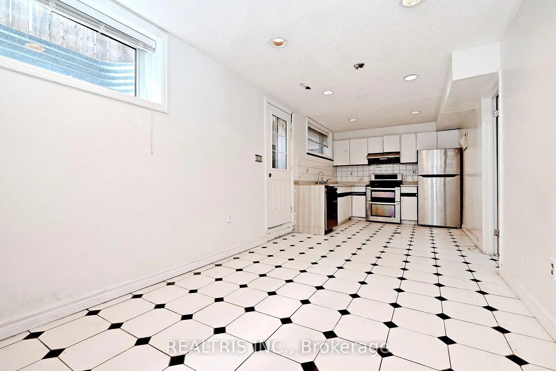 Photo 28 of 622 The Queensway, Etobicoke, Stonegate-Queensway — HOMEH