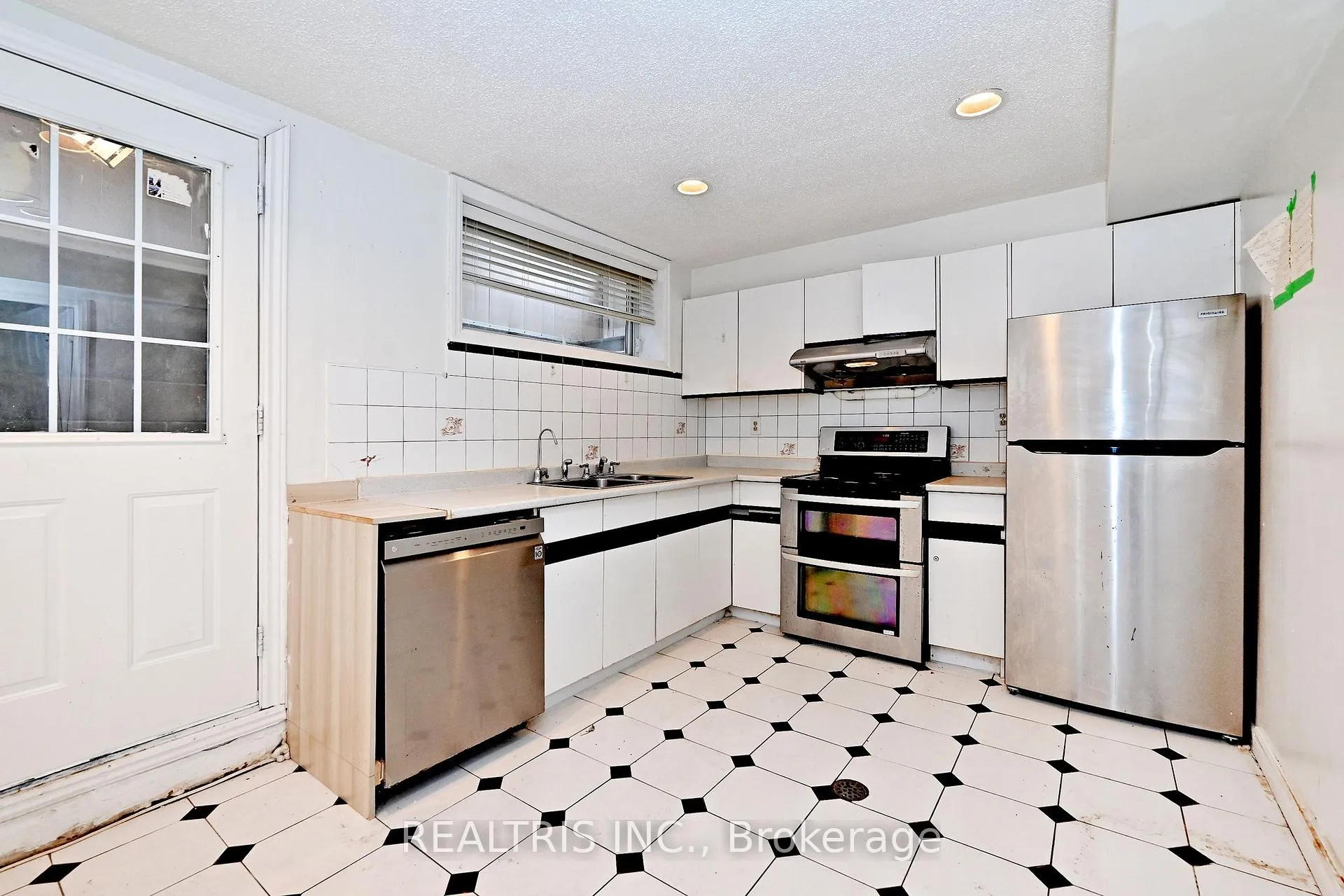Photo 29 of 622 The Queensway, Etobicoke, Stonegate-Queensway — HOMEH