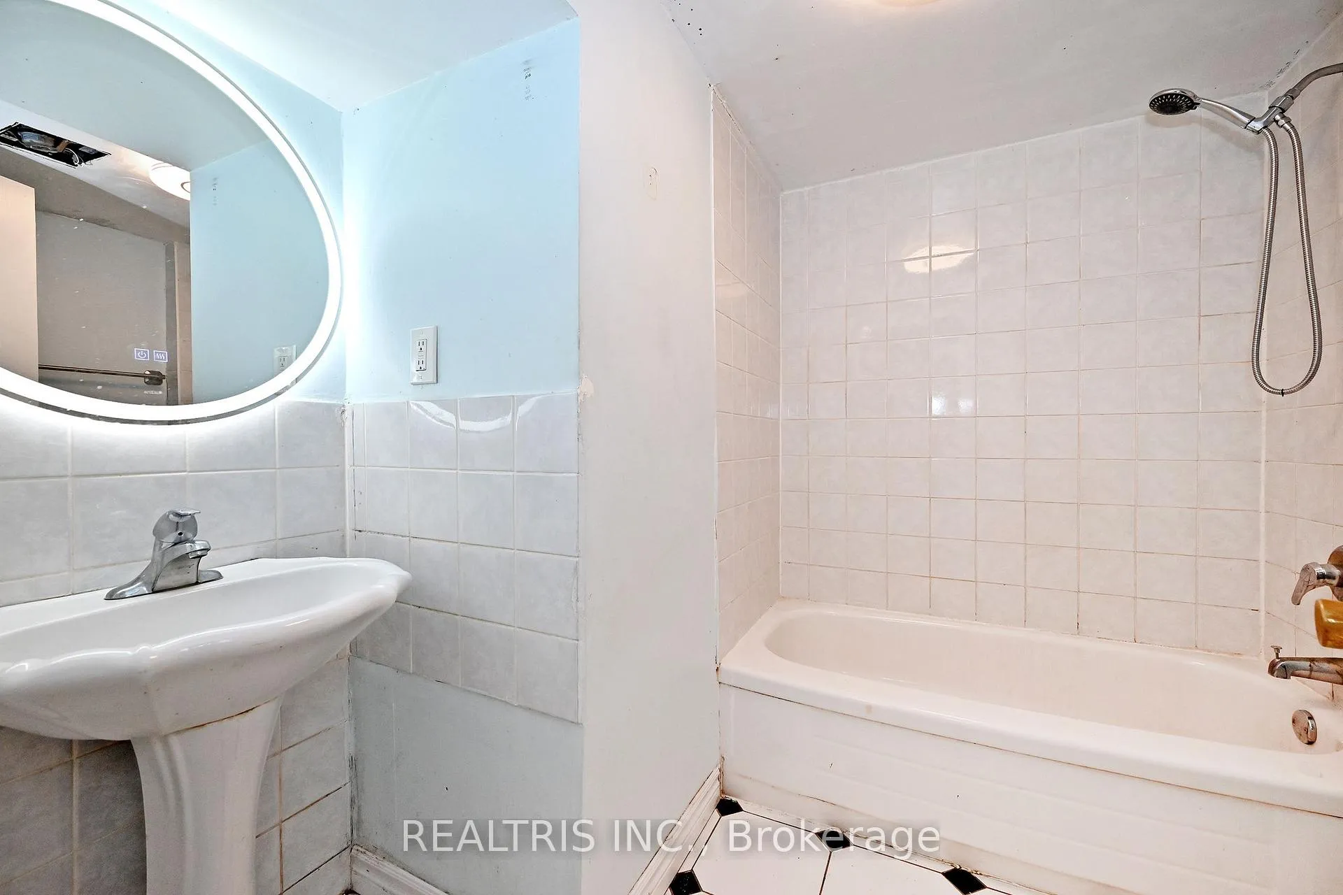 Photo 32 of 622 The Queensway, Etobicoke, Stonegate-Queensway — HOMEH
